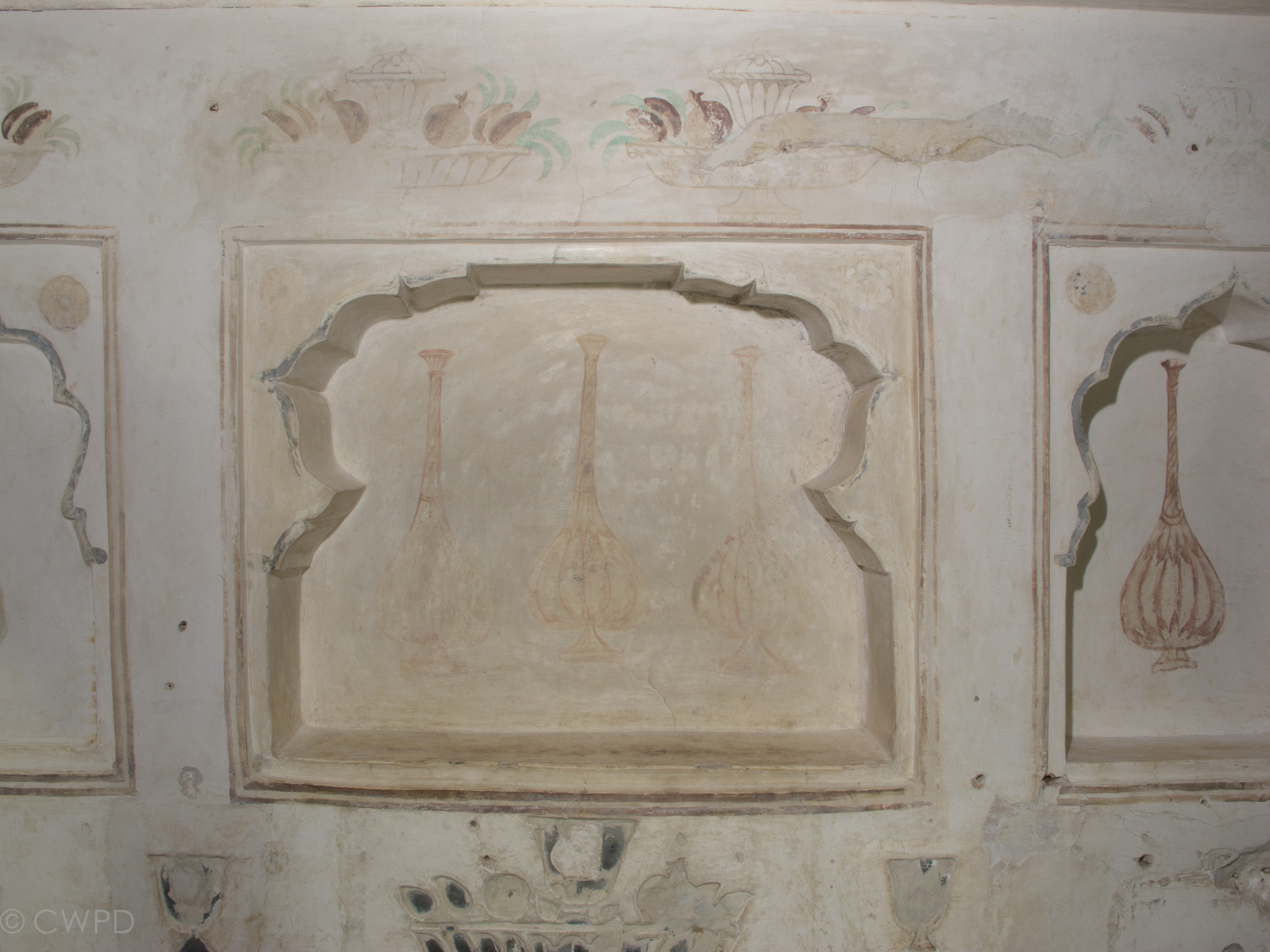  A thick brownish-yellow dirt layer was also removed from the upper walls. A multi-step process was used to protect the water-sensitive pigments during cleaning of the  araish .&nbsp;  Image © Courtauld CWPD 