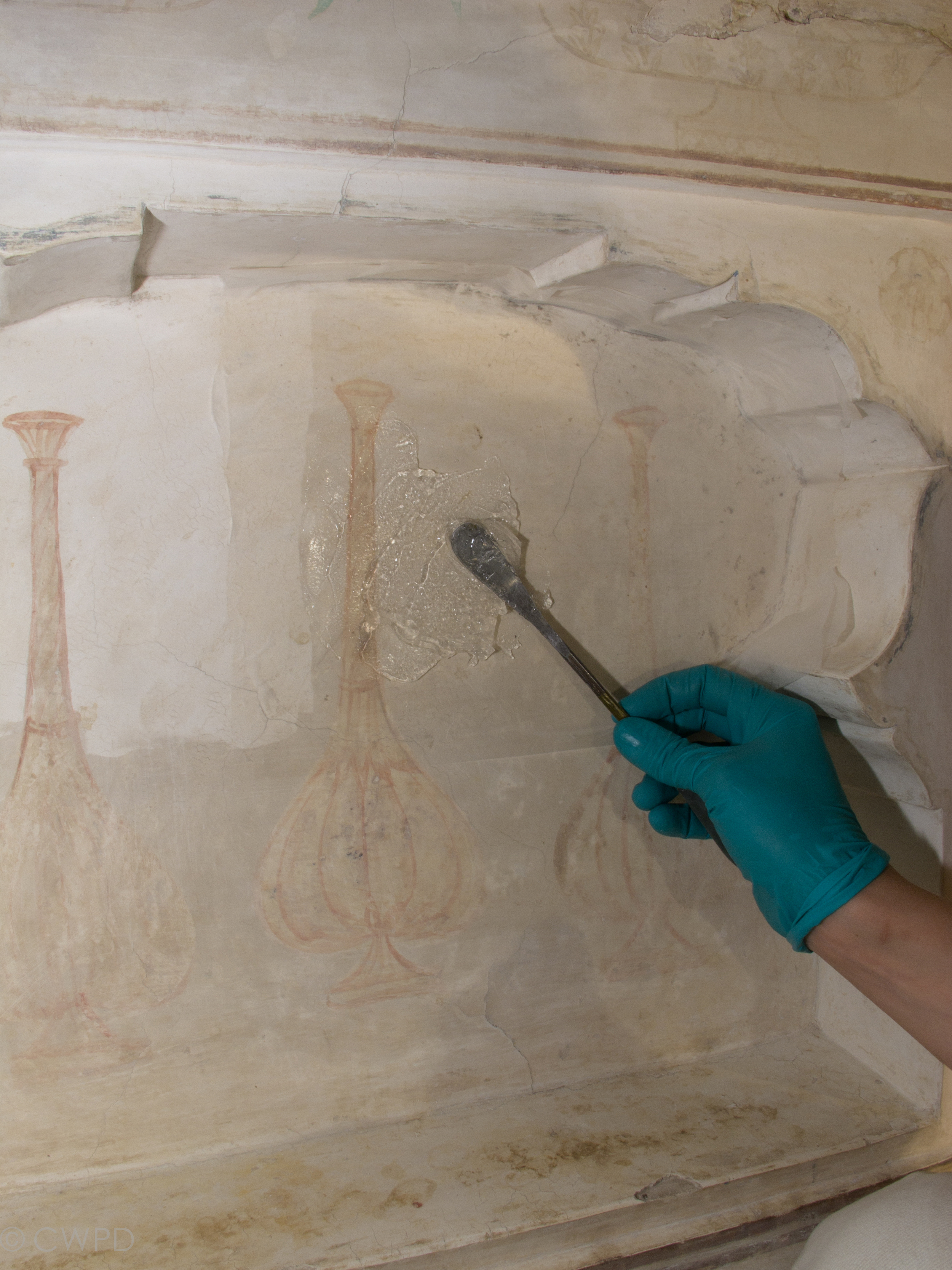  A gel-based system was applied over the tissue layer until the dirt layer beneath began to swell.&nbsp;  Image © Courtauld CWPD 