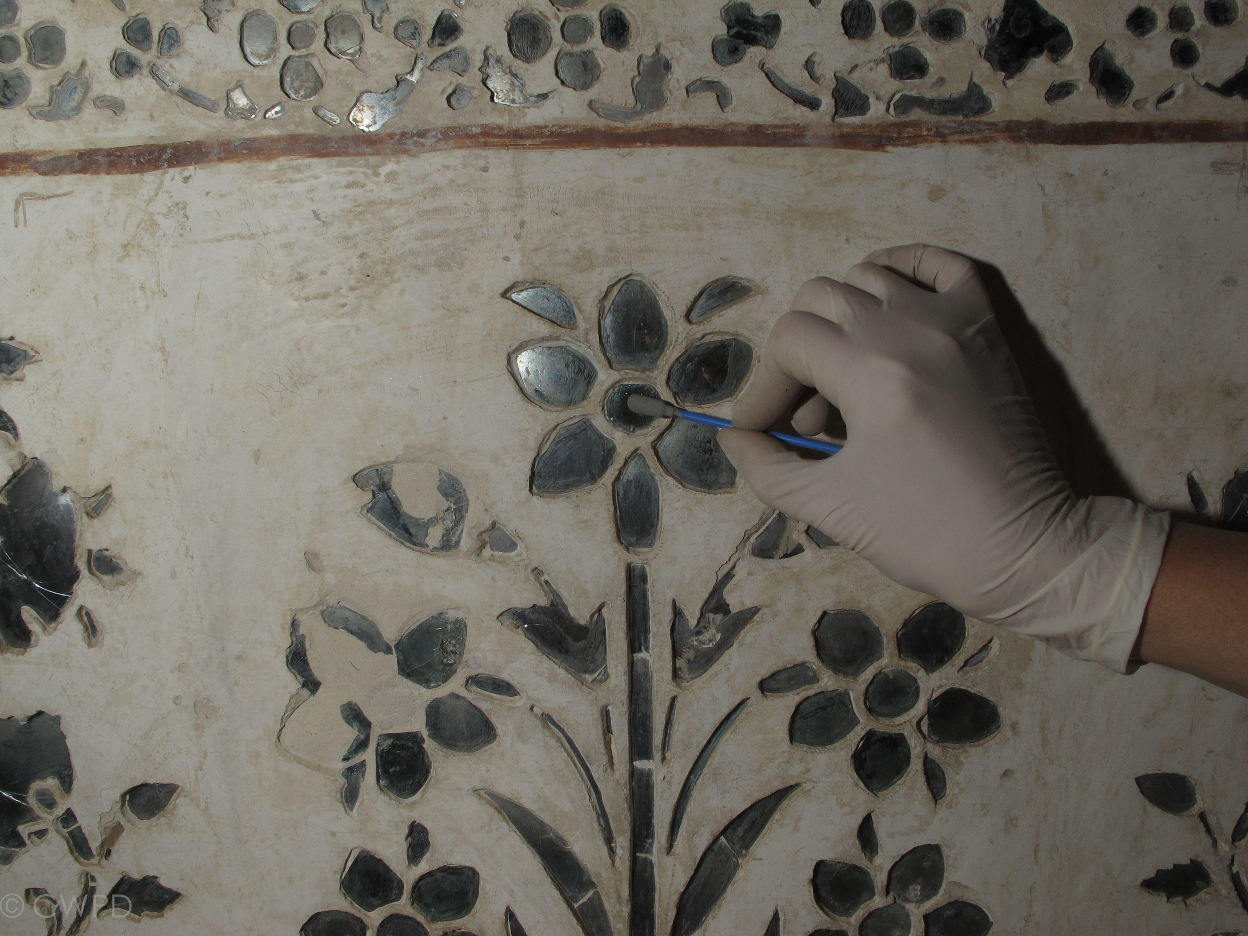  Tthe mirrored surfaces were similarly cleaned and polished.&nbsp;  Image © Courtauld CWPD 