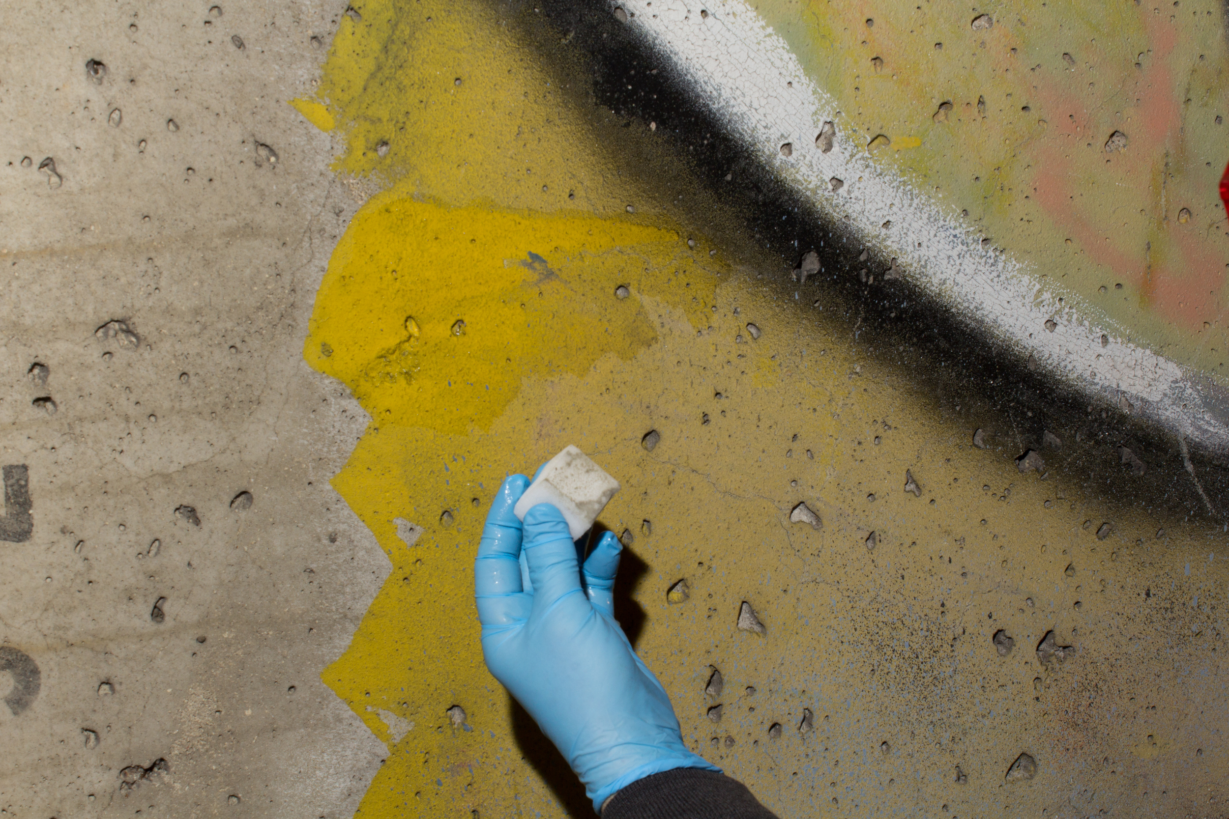  As a result of its outdoor, urban environment, the painted surface was covered by a layer of superficial dirt and dust. It was removed with soft, damp sponges.  Image   
  
 
  
    
  
 Normal 
 0 
 
 
 
 
 false 
 false 
 false 
 
 EN-US 
 JA 
 X-