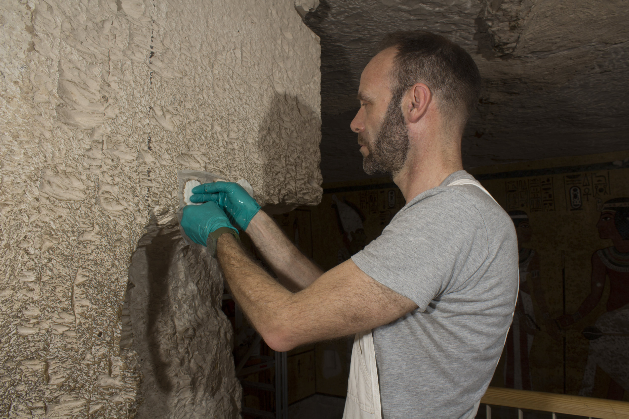  The unpainted rock-cut walls in the antechamber and entrance corridor had become extremely dirty over the years as a result of tourists touching them, leaving a greasy,&nbsp;black surface appearance. The dirt was reduced with poultices.  Image © J. 