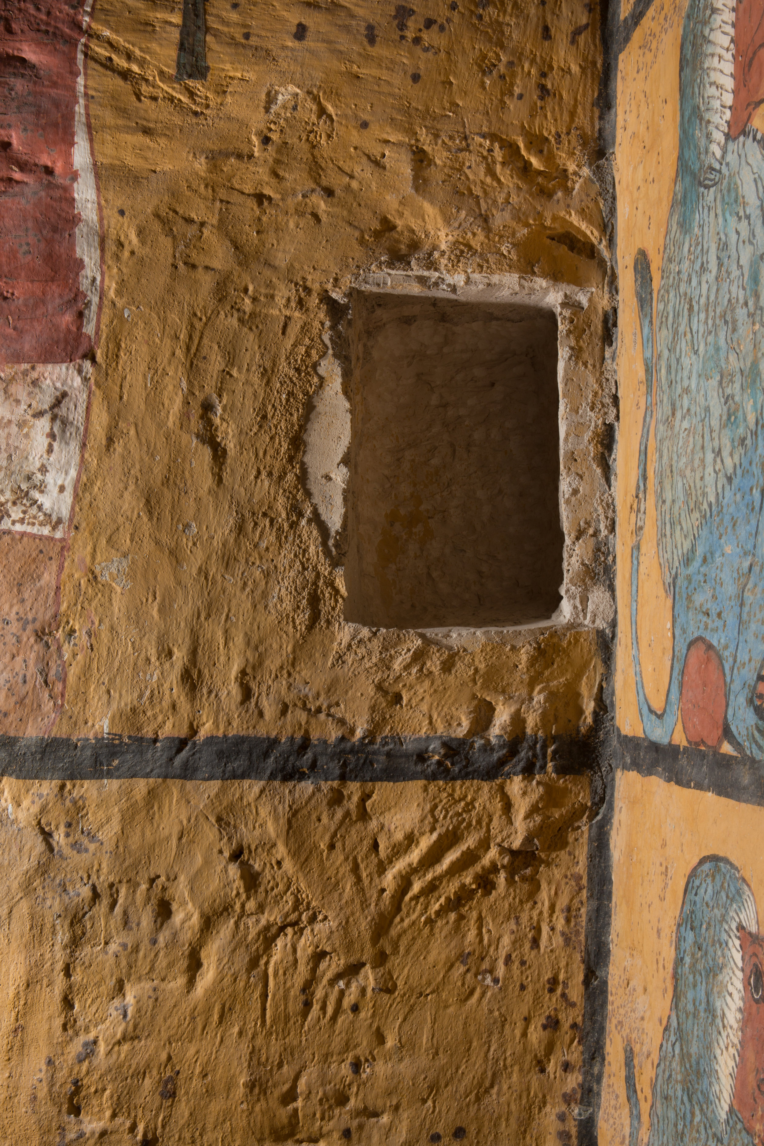  Plasters were applied to the rock-cut walls of Egyptian tombs to provide a suitable substrate for painting among other reasons. The rough finish of the plaster in Tut's tomb is unusual.&nbsp;Trowel and hand marks indicate that plasters were applied 