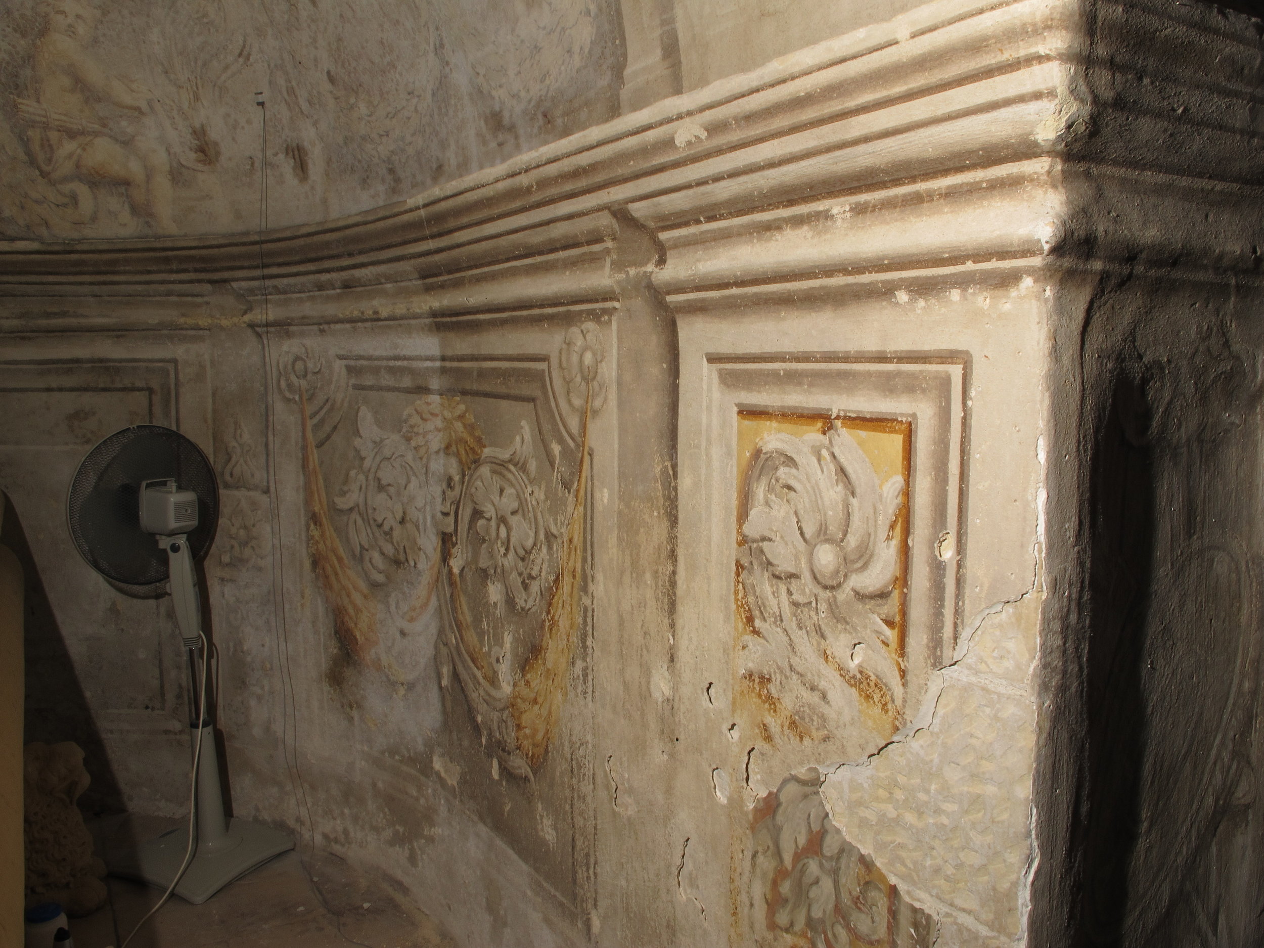  The wall paintings partially cleaned in the western apsidal area.&nbsp;  Image © Courtauld CWPD 