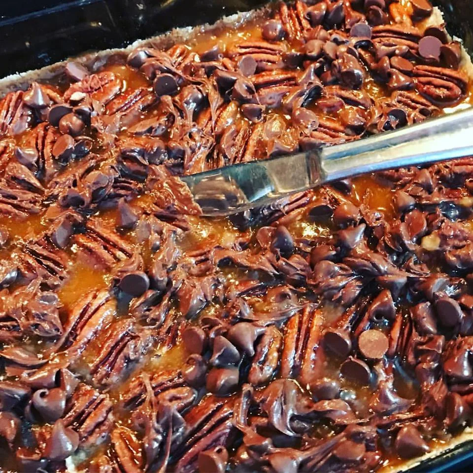 For a marbled effect, lightly swirl the the chocolate chips. Do not spread.