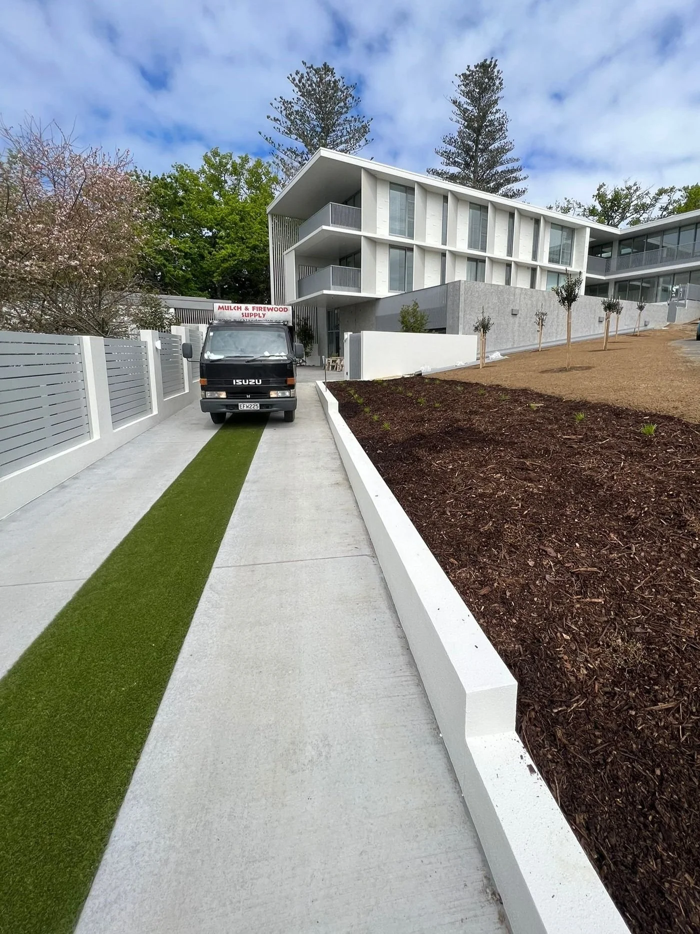 Premium garden mulch design feature