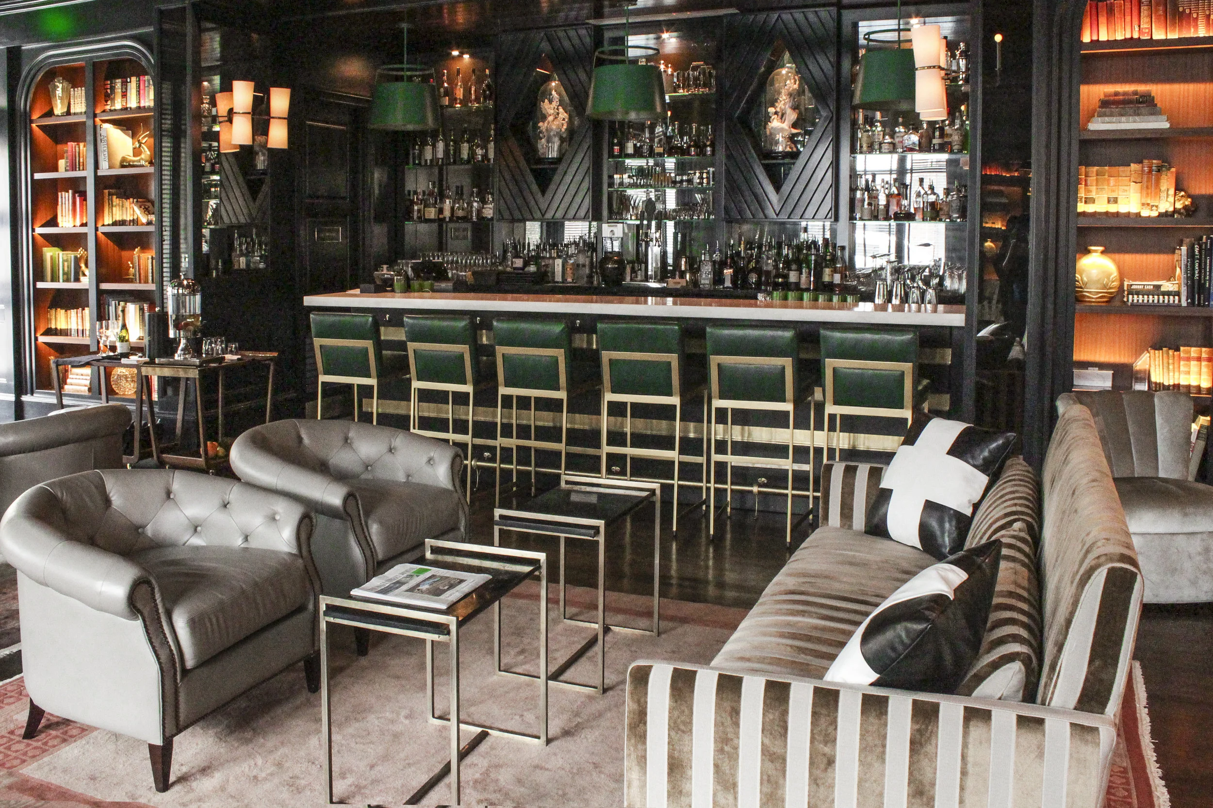 the-spaecator-hotel-bar-01.jpg