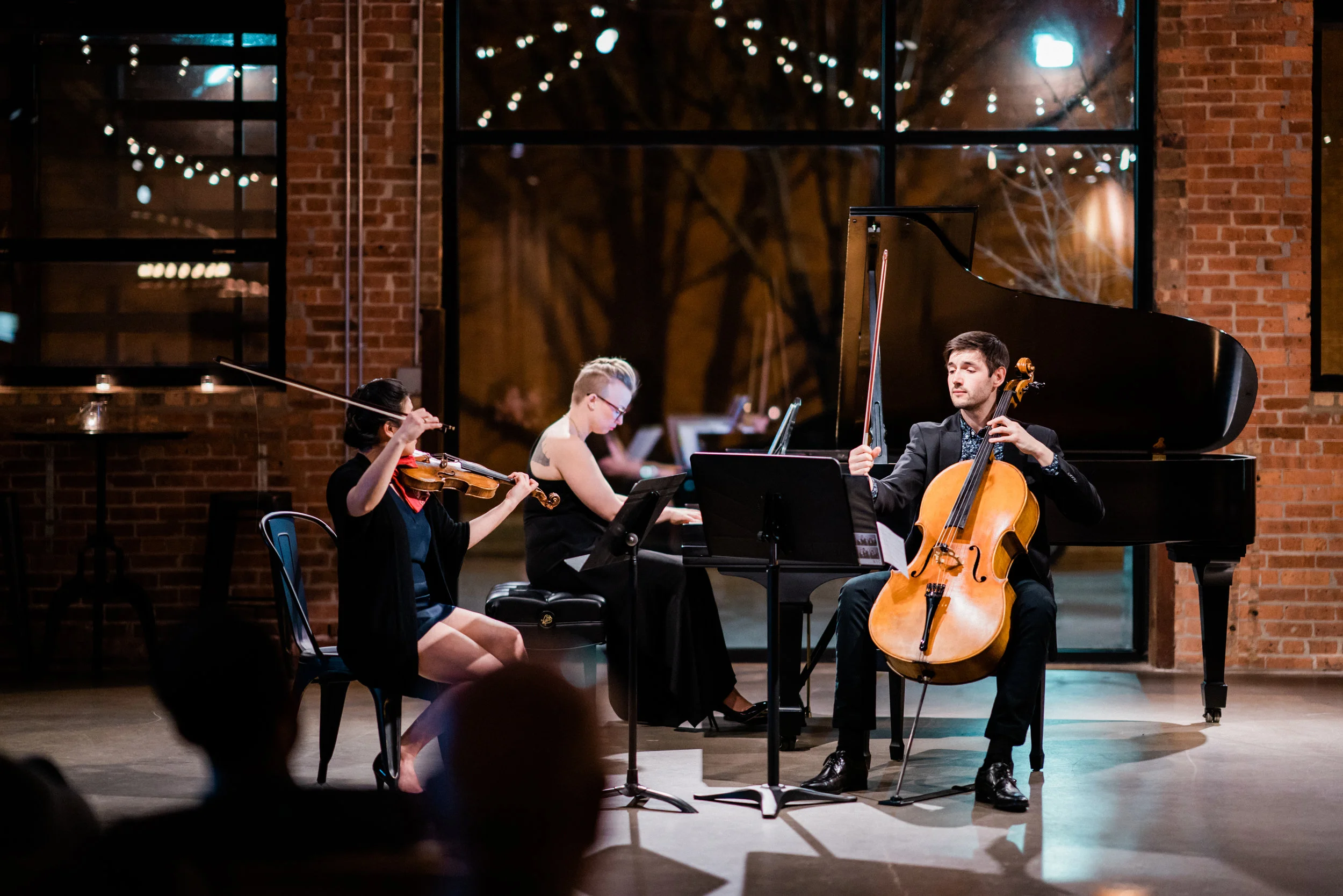 Èlevé: featuring cellist Andrew Briggs