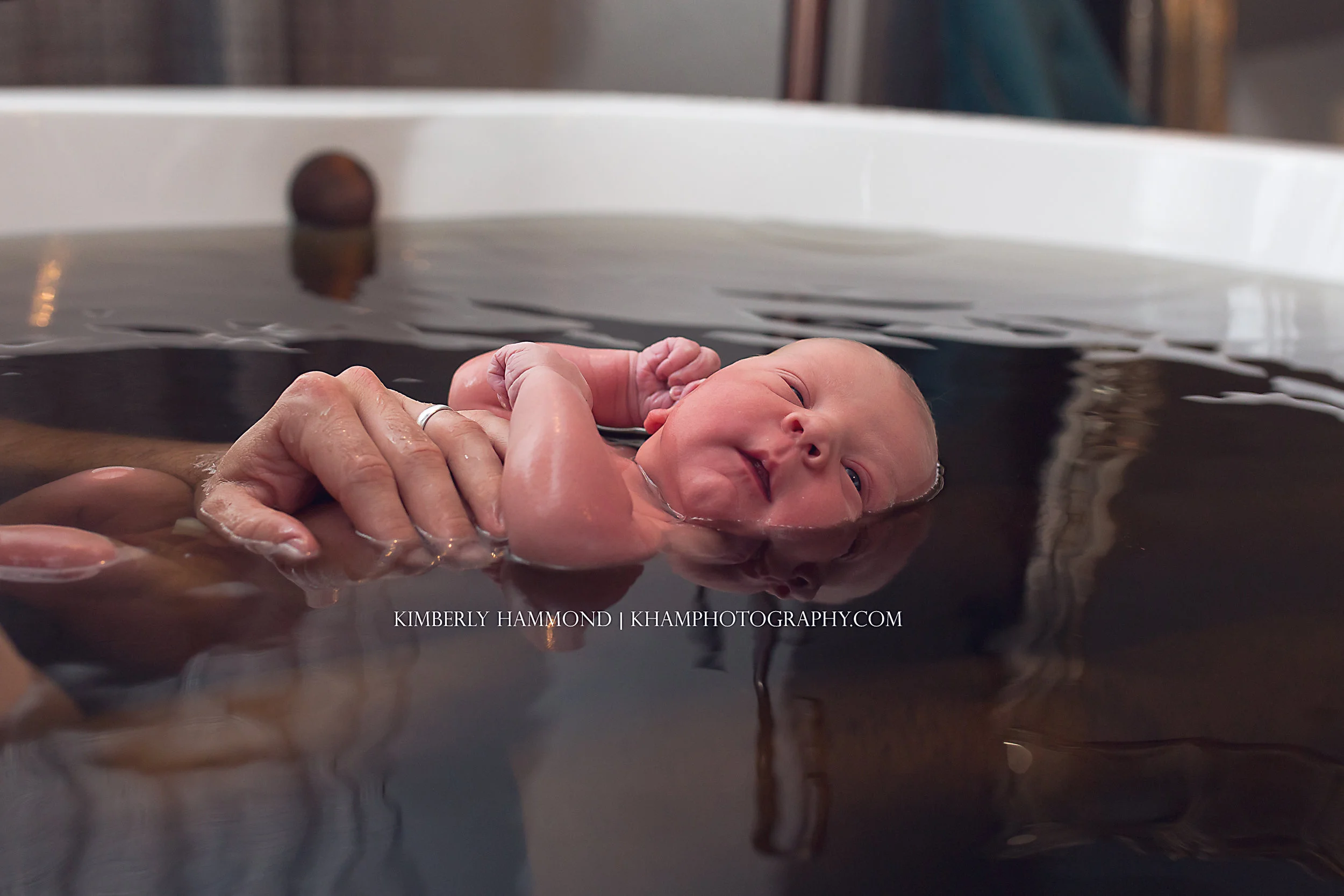Origins birth center birth | dfw birth photographer| dfw birth photography | Water Birth | Fort Worth Birth Photography | Herbal Bath