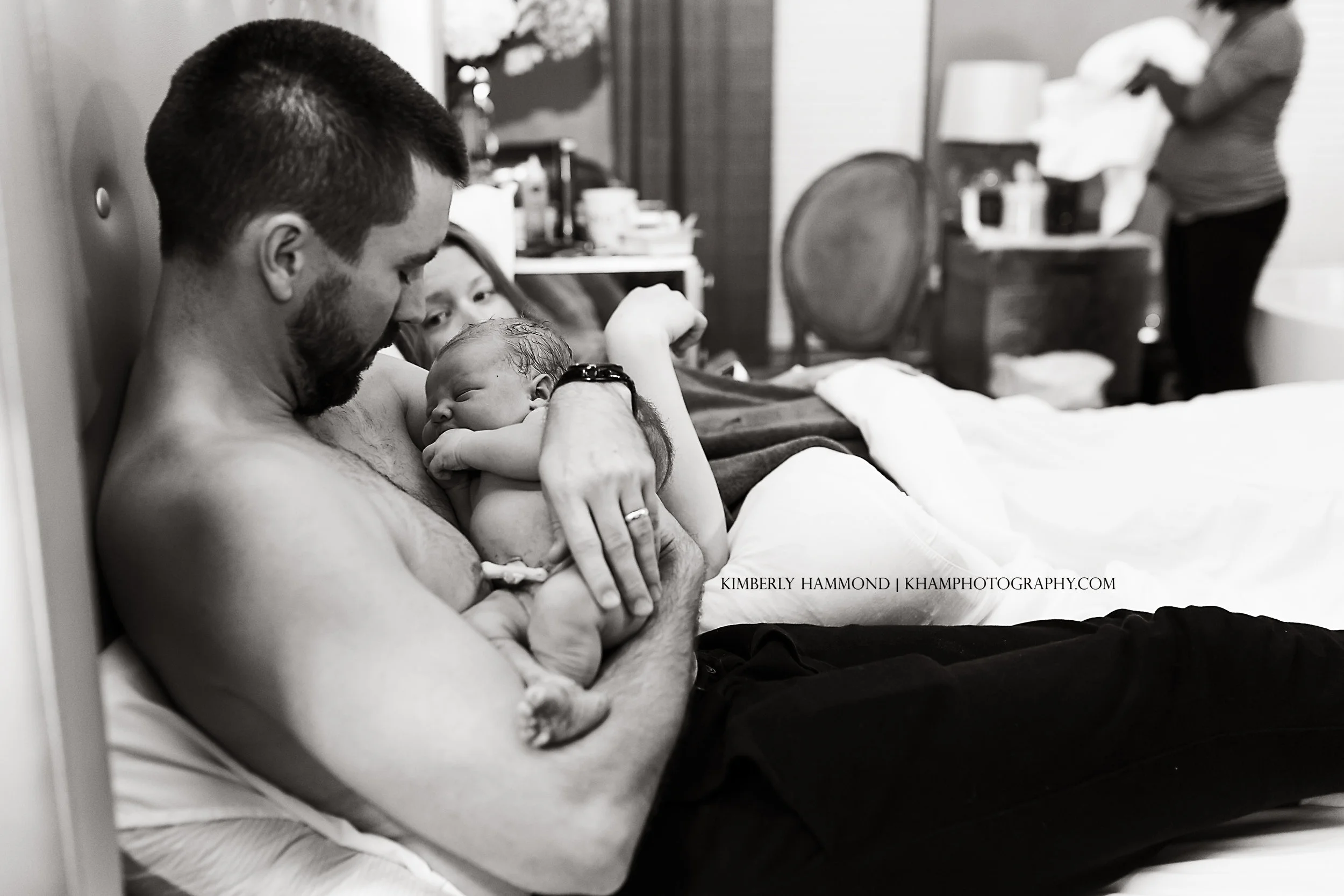Origins birth center birth | dfw birth photographer| dfw birth photography | Water Birth | Fort Worth Birth Photography