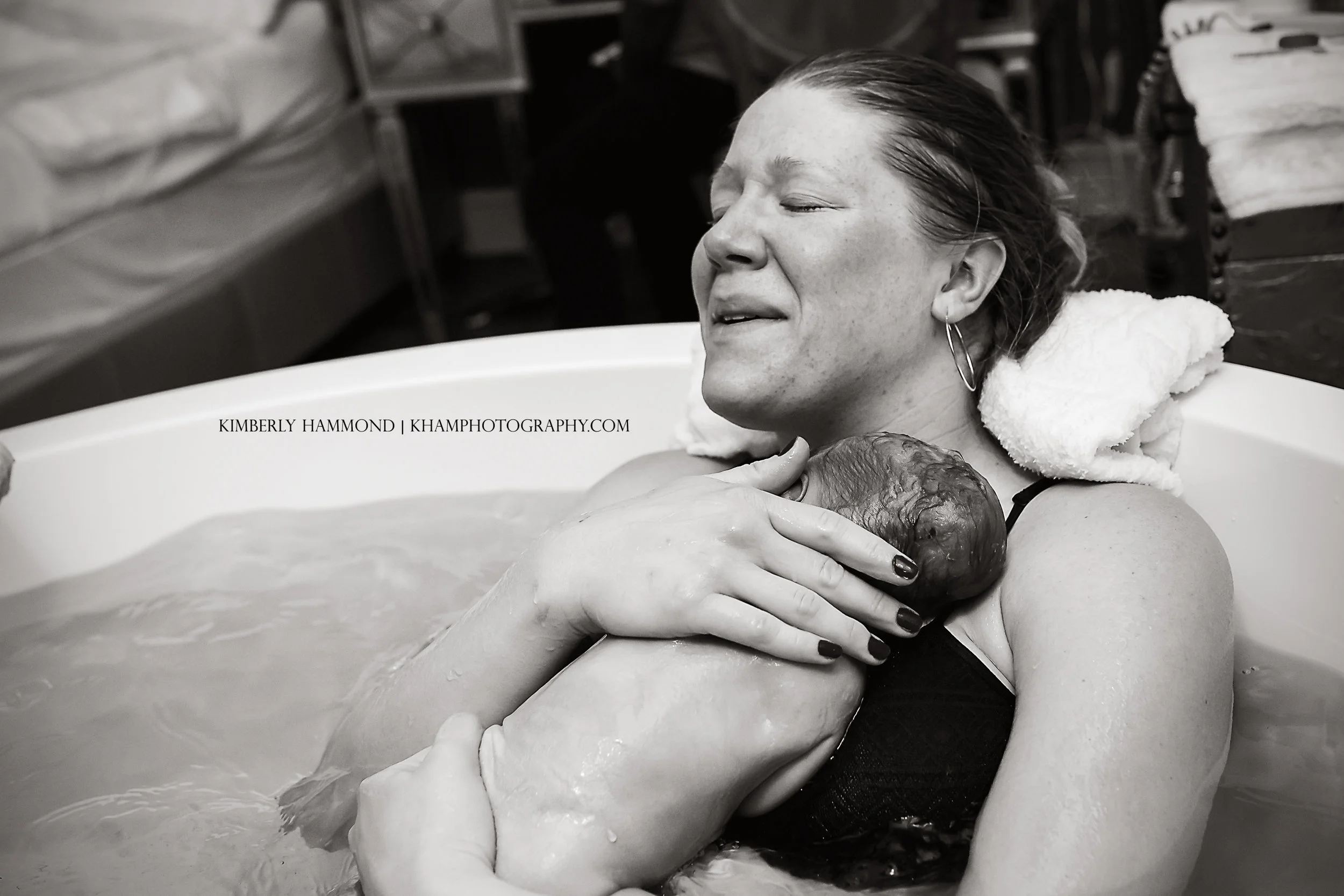 Origins birth center birth | dfw birth photographer| dfw birth photography | Water Birth | Fort Worth Birth Photography