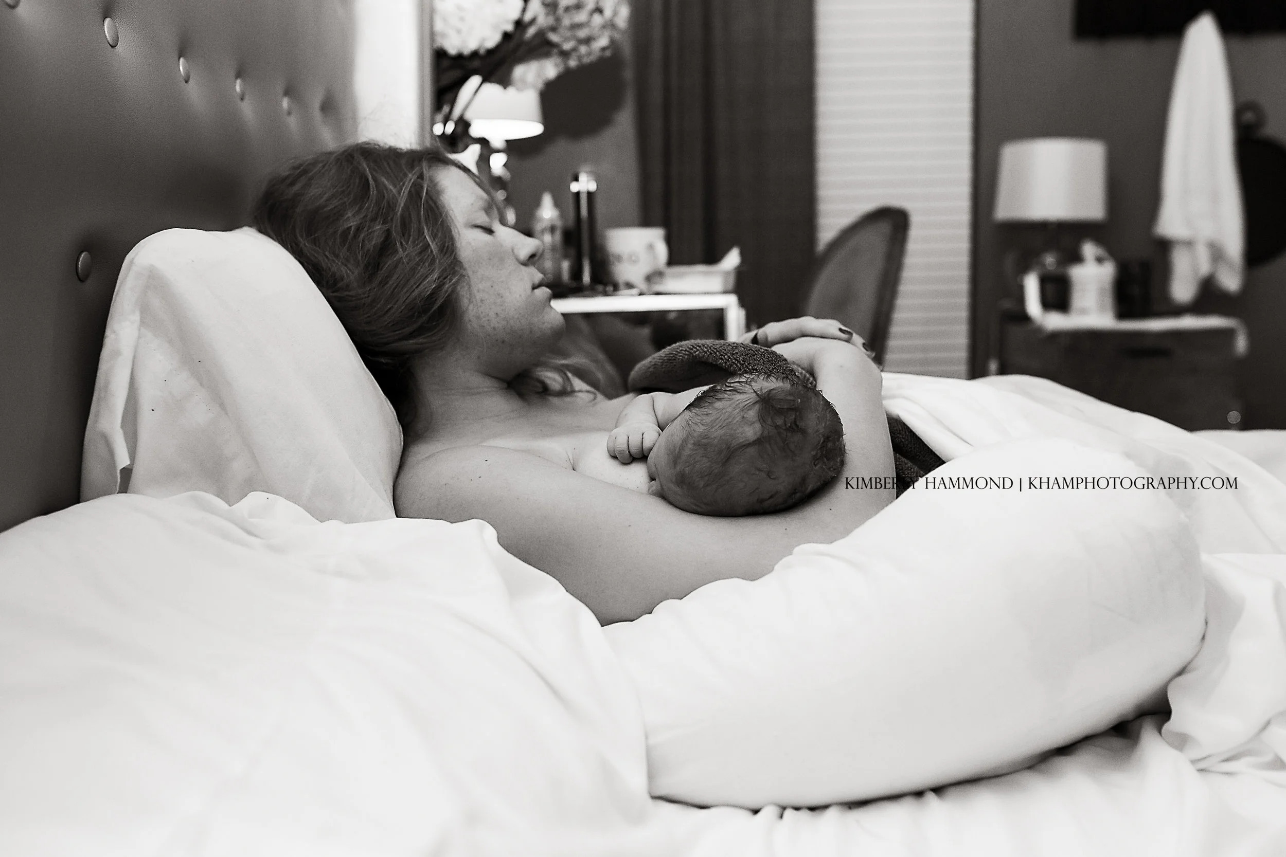 Origins birth center birth | dfw birth photographer| dfw birth photography | Water Birth | Fort Worth Birth Photography