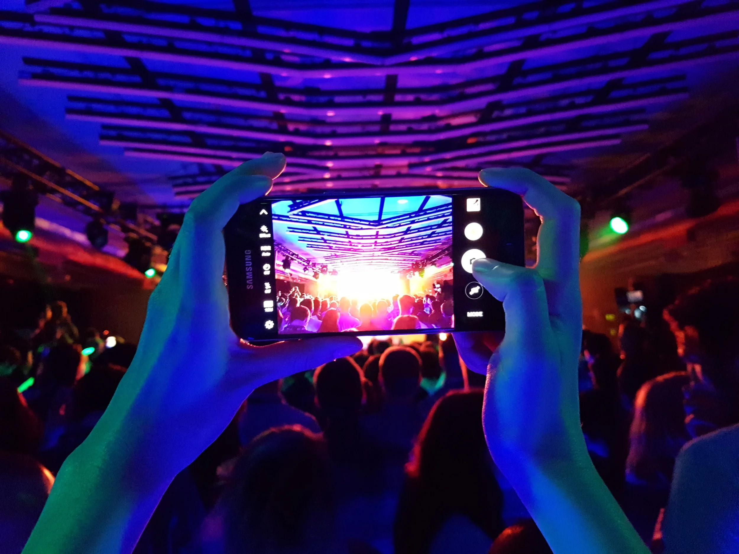PZN_Concert_Lifestyle.jpg