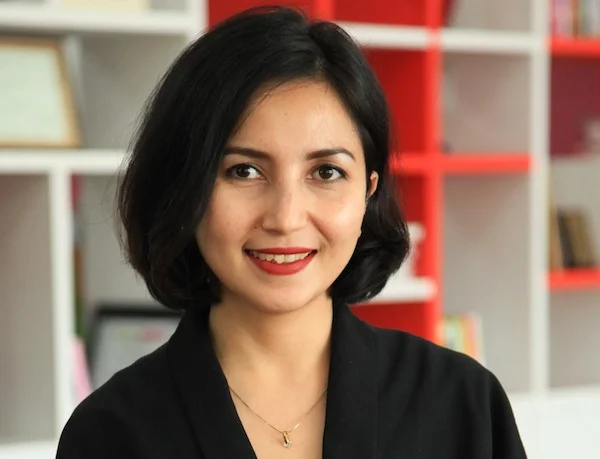 Hanifa Ambadar CEO • FemaleDaily Network