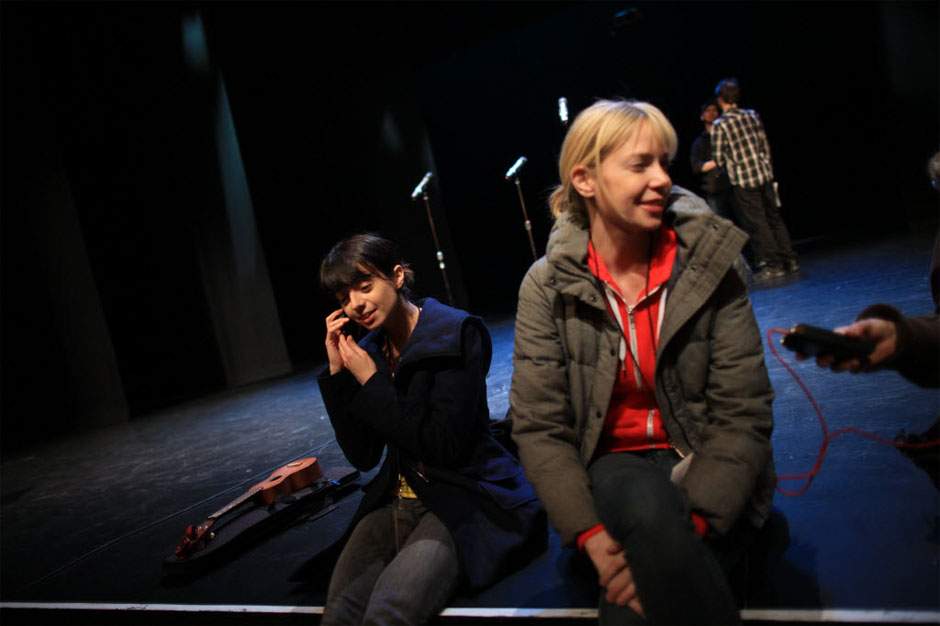 The duo take a break from soundcheck - photo by Simon Hayler