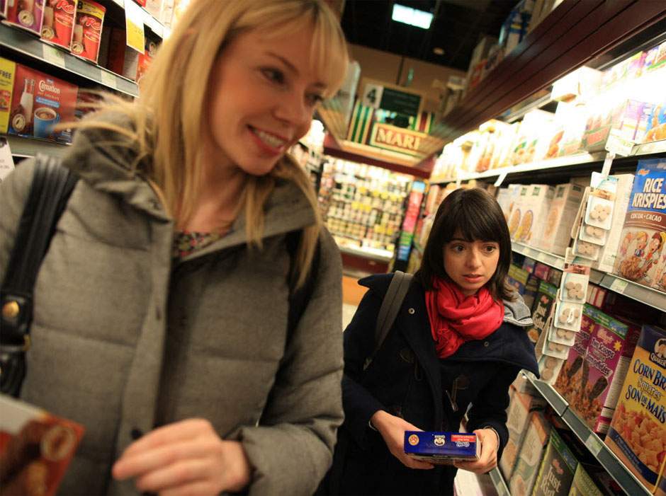 Snack time! Micucci and Lindhome take some time out to grab munchies  - photo Simon Hayler