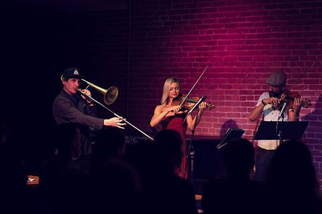 Fresh from a sold out show at California Jazz Conservatory last week in Berkeley, @cosanostrastringsmusic is back at it TONITE playing at Strings in Emeryville&mdash;an extremely cozy listening space that feels like you&rsquo;re in the living room of