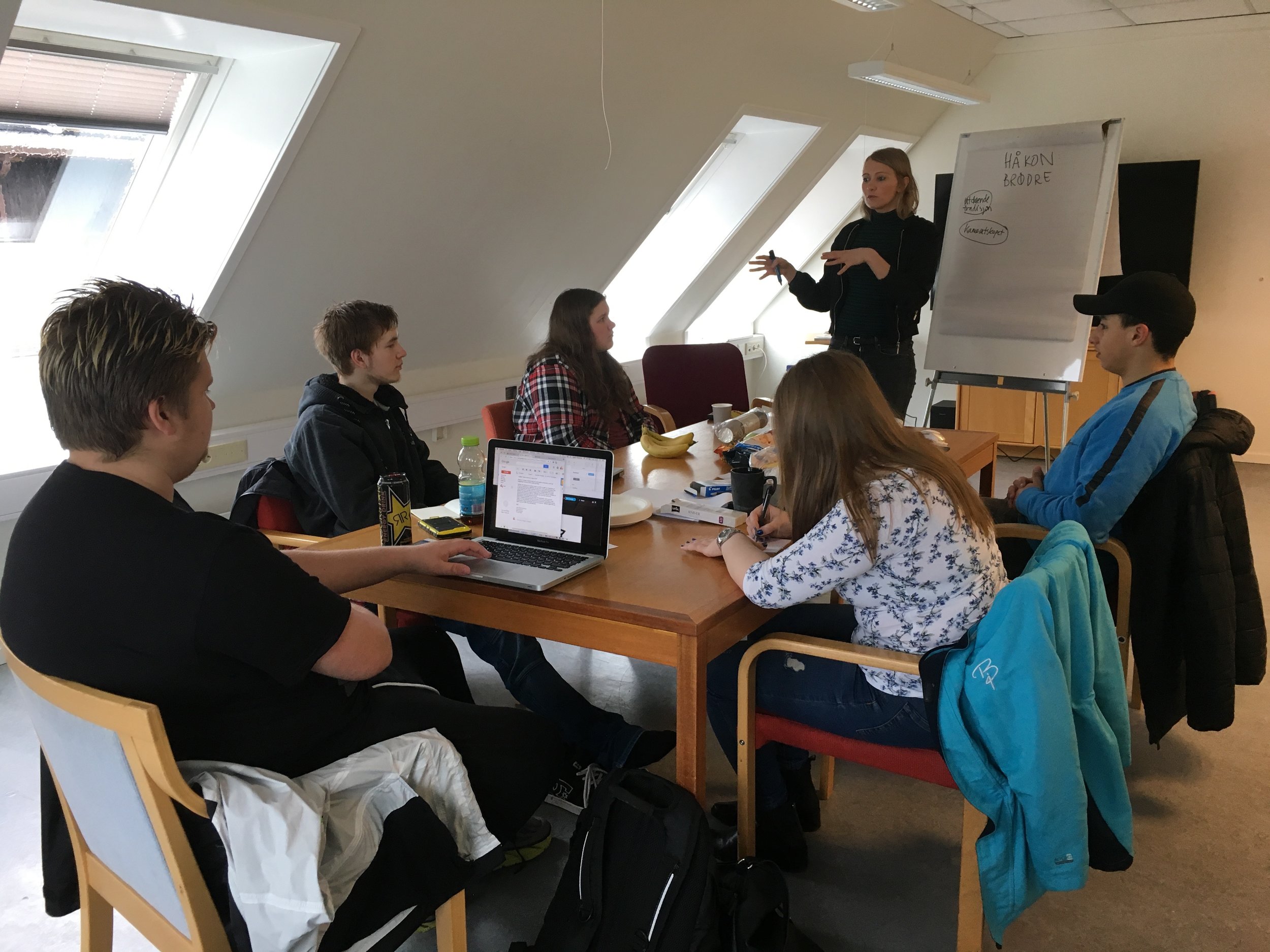 På bildet: Håkon, Richard, Emma, Gry, Sofian og Aleksandra.