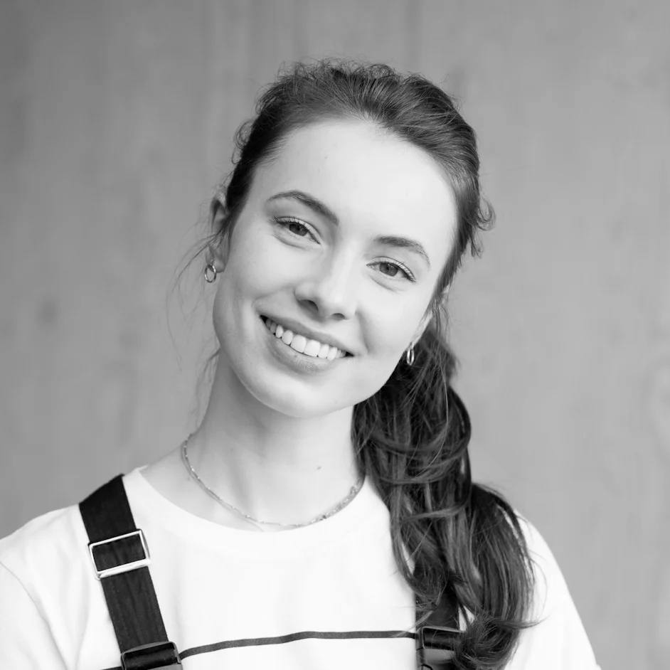 Mathilde Sofie Henriksen Tlf: 948 10 317 E-post Filmteknisk ansvarlig på Filmveksthuset Tvibit. Mathilde jobber med booking av utstyr, oppdatering av software og dokumentasjon av hendelser på huset. Områder: Veiledning, filmutstyr, booking, skuespill og tegning
