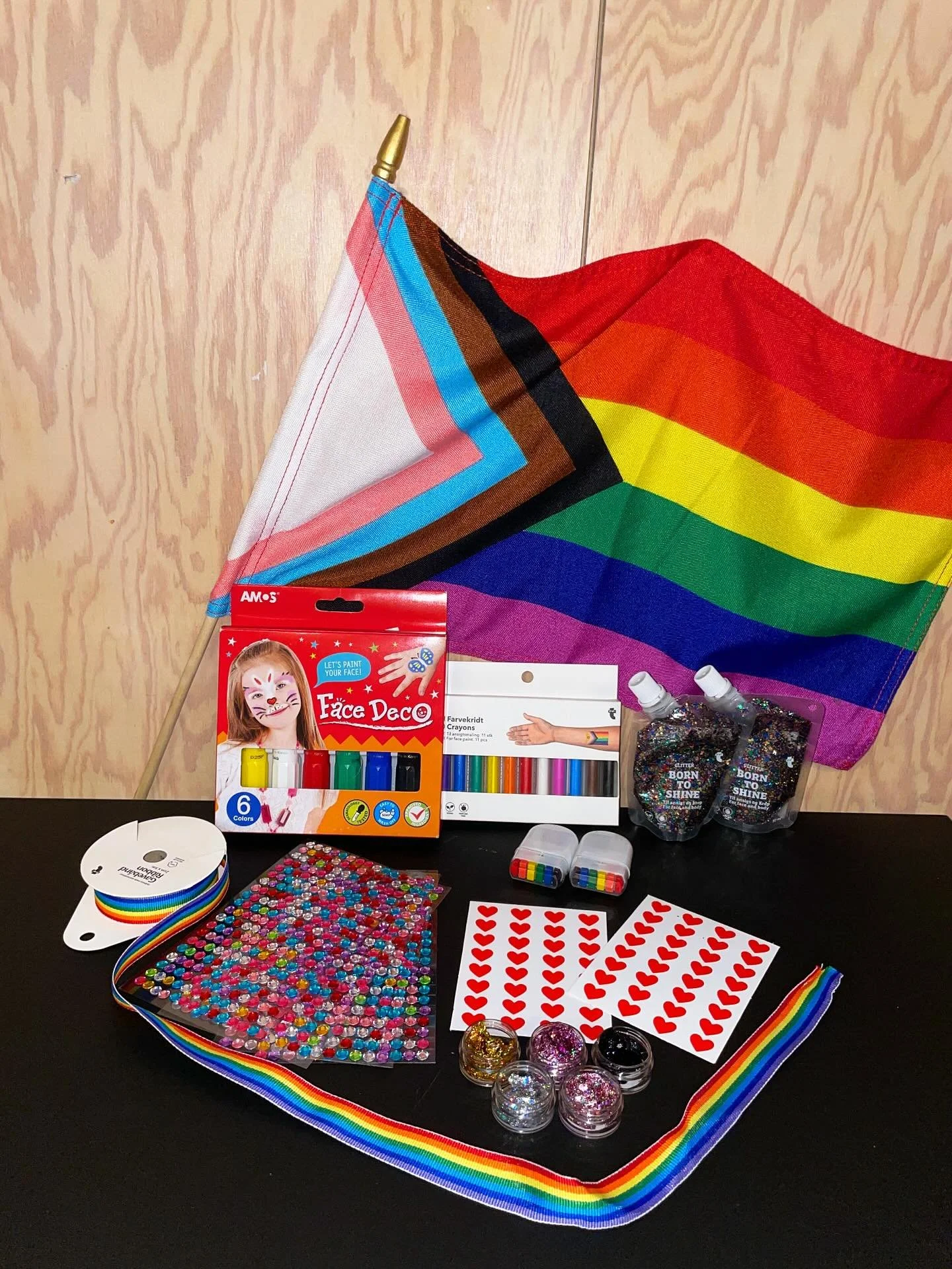 Bli med oss &aring; g&aring; i Pride Paraden! 🤩🏳️&zwj;🌈🏳️&zwj;⚧️
L&oslash;rdag 15. november skal Tvibit g&aring; i Pride Paraden. Vi inviterer byens ungdommer og unge voksne til &aring; g&aring; sammen med oss🌈 Fra og med kl. 11:30 kan du komme 