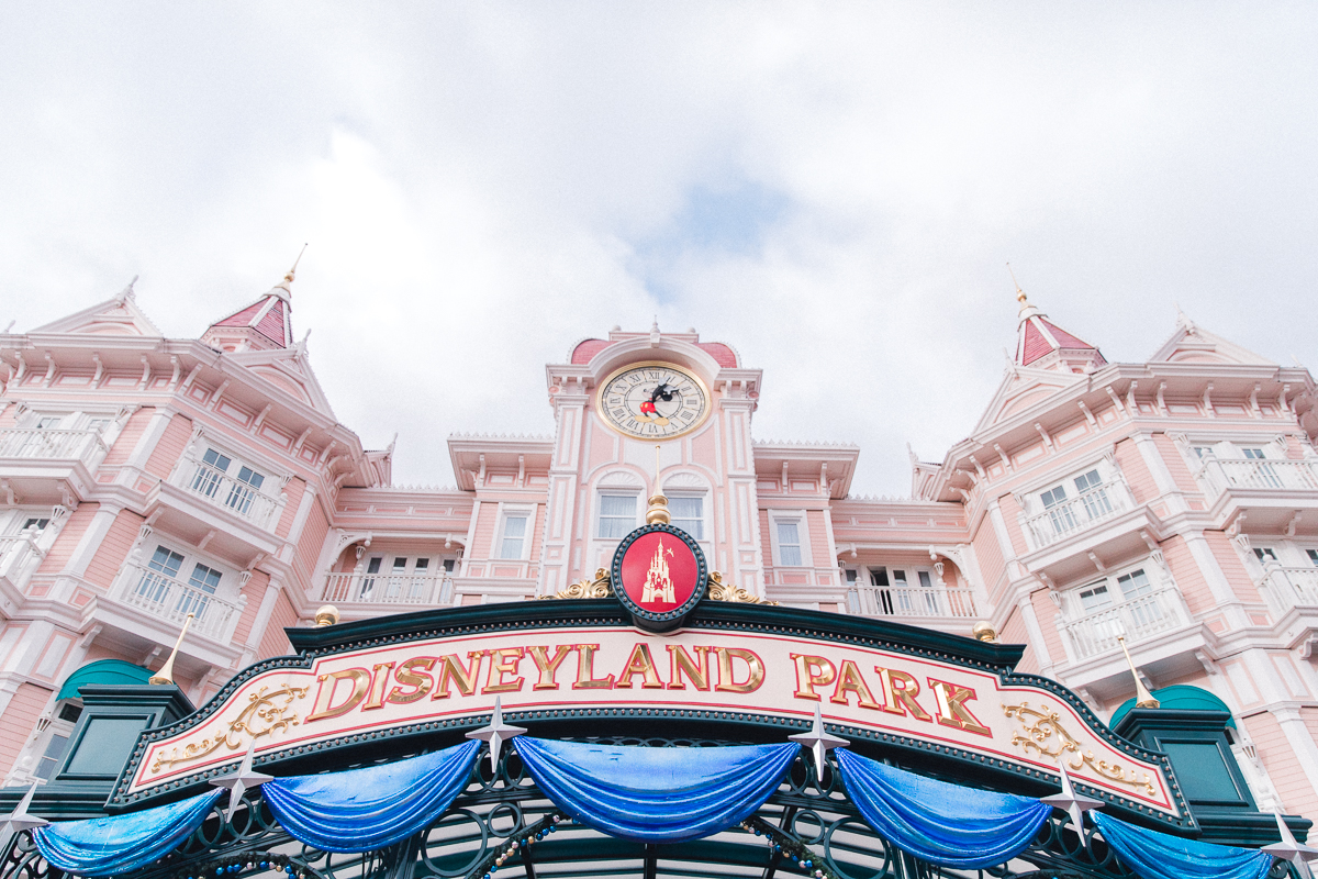 Chen Sands Paris Photographer Disneyland in Winter Engagement 1.jpg