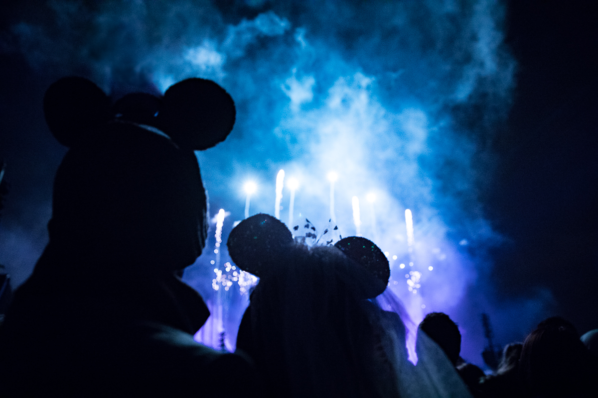 Chen Sands Paris Photographer Disneyland in Winter Engagement 28.jpg