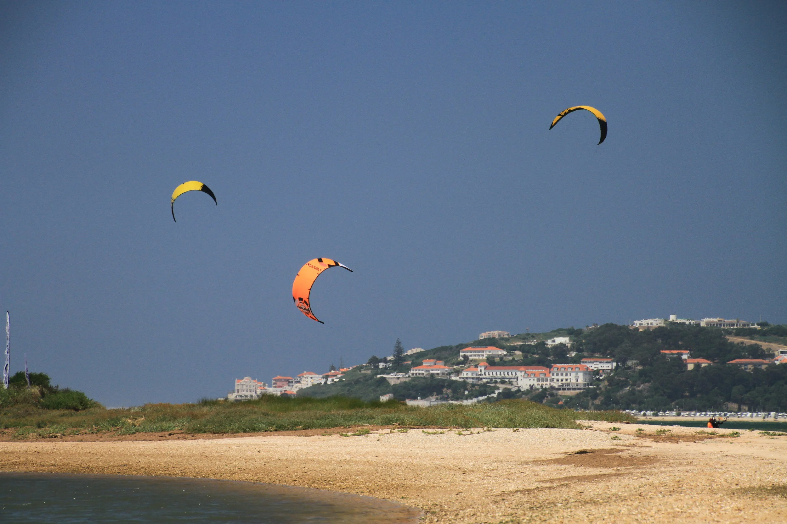 Where should I learn how to kitesurf?