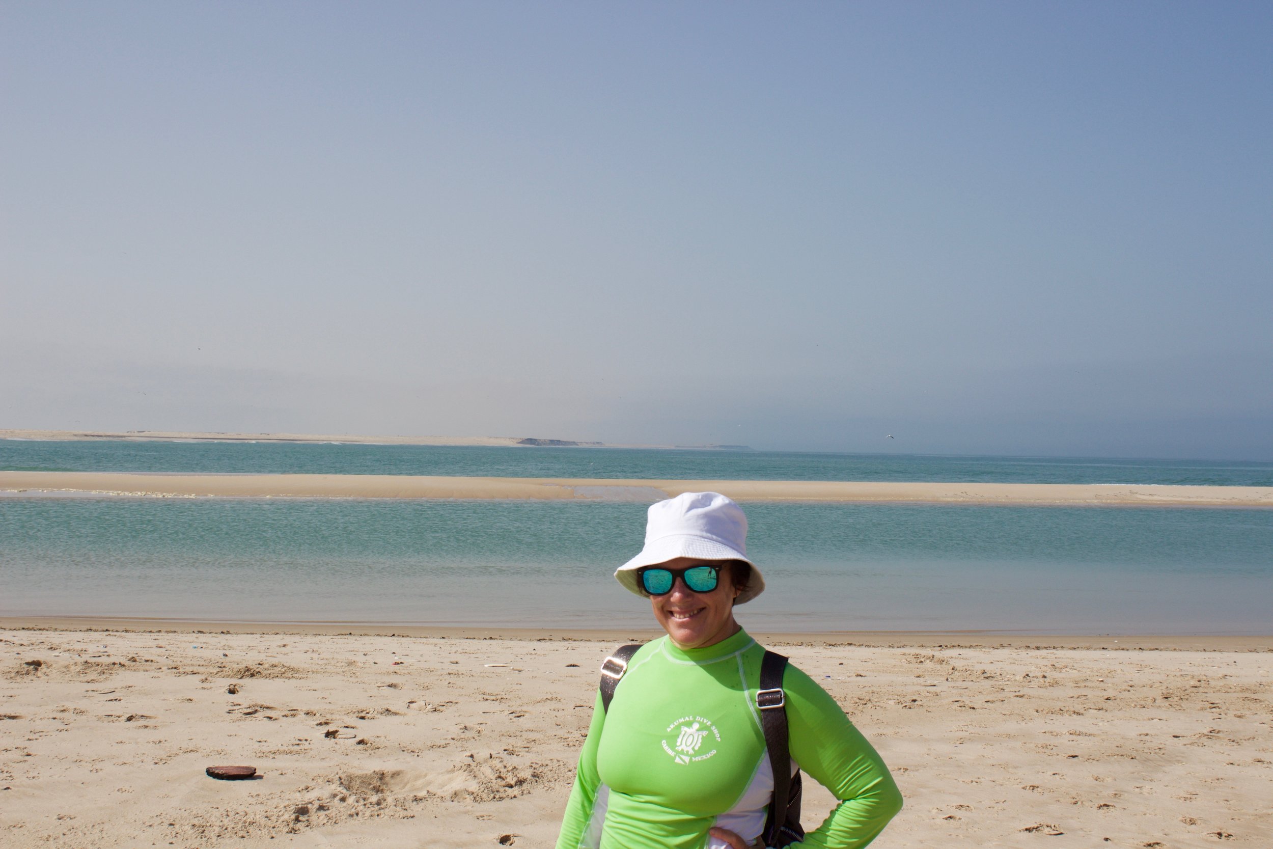 撒哈拉沙漠和海洋|风筝控制旅行。jpg