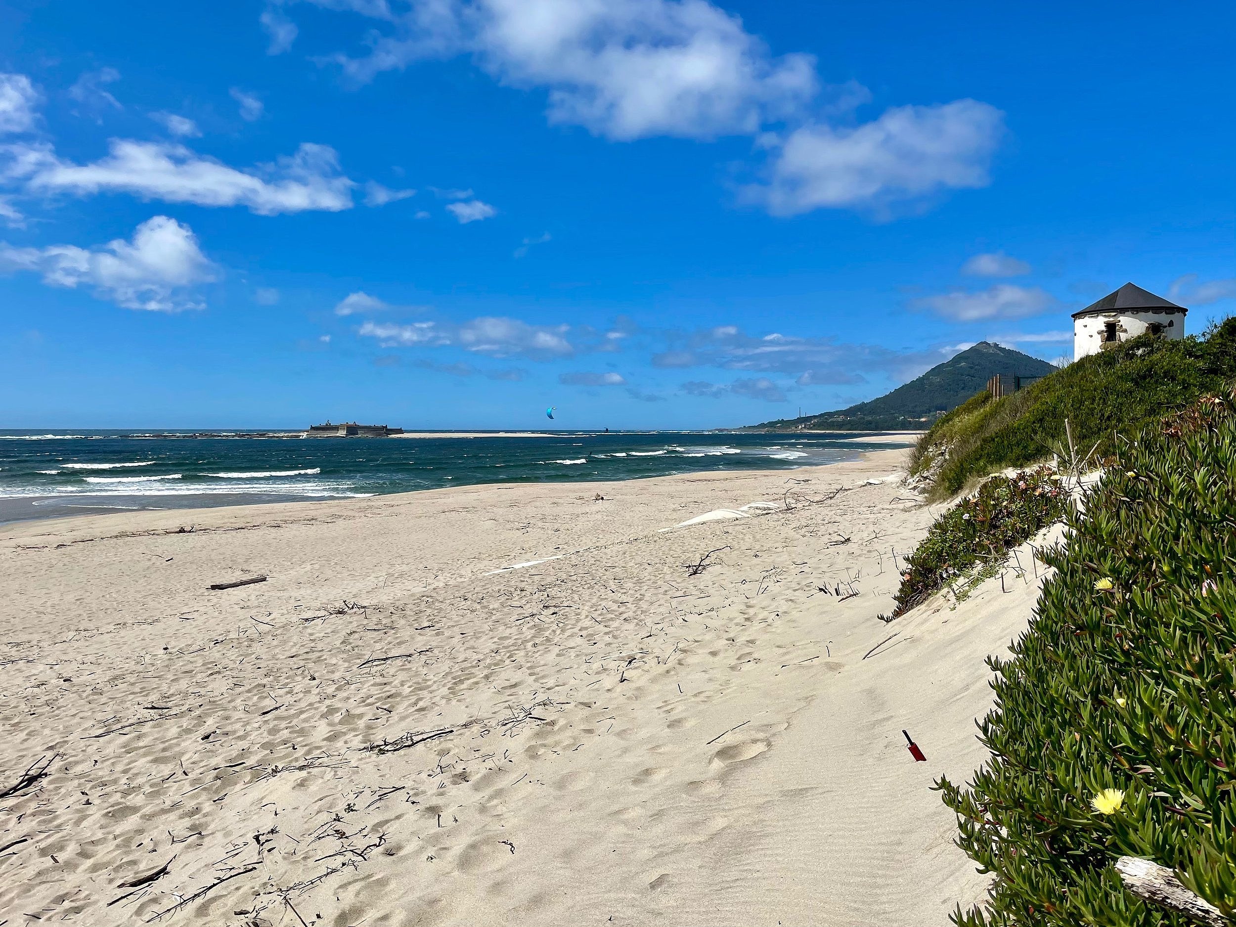 莫雷多海滩风筝冲浪葡萄牙。jpg