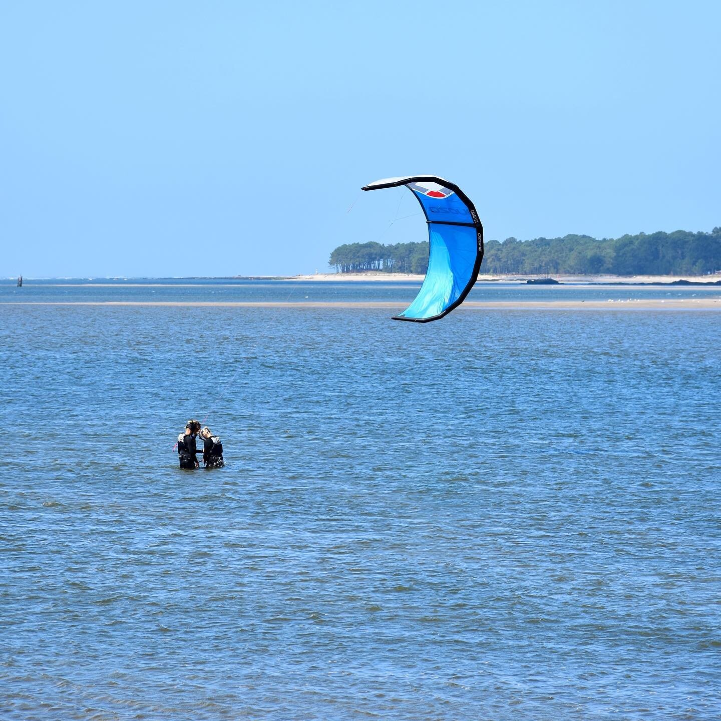 We are based in two different locations:
- &Oacute;bidos lagoon: 1h north of Lisbon
- Moledo beach: 1h north of Porto

Covering in total 4 teaching spots, we can please complete beginners to advanced riders in both locations.

- Our &Oacute;bidos sch