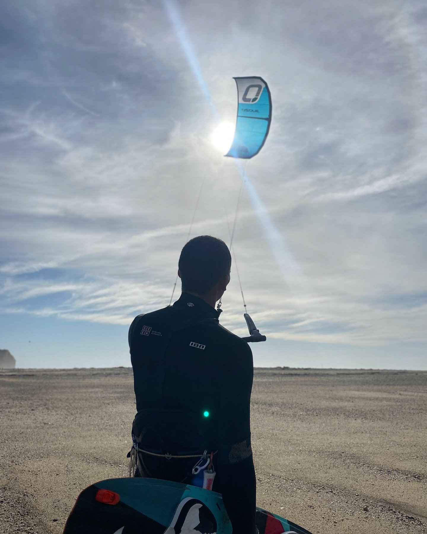 Glide across the water 🙏🏼🌊💨

#surf #surfer #surfmen #surfgirl #surfvibe #kite #kitesurf #kitesurfing #kiteboard #kitetrip #wind #board #vibe #chill #sun #sunshine #ocean #beach #sunset #moment #freedom #free #life 

#kiteschoolportugal
#kitecontr