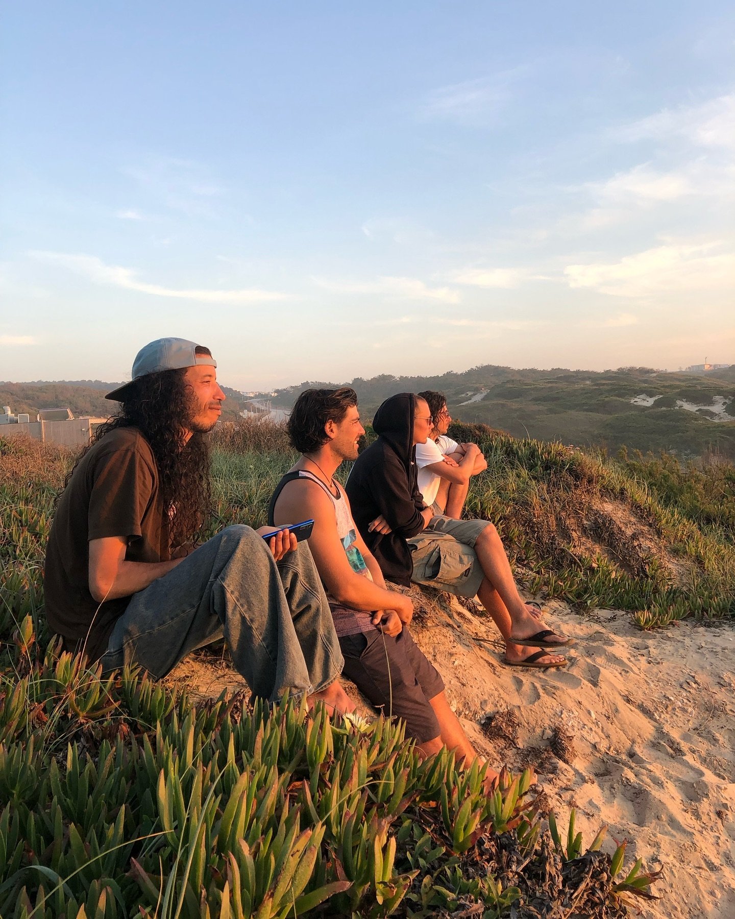 Everyday is #EarthDay 🌱🌎💙🌳

Thank you planet 🙏🏼
#earth #planet #nature #protect #naturelovers #protectnature #elements #wind #water #earthpics #natureza #sun #sunset #beach #poeple #home #grateful 
 
#kiteschoolportugal
#kitecontrolportugal
#po