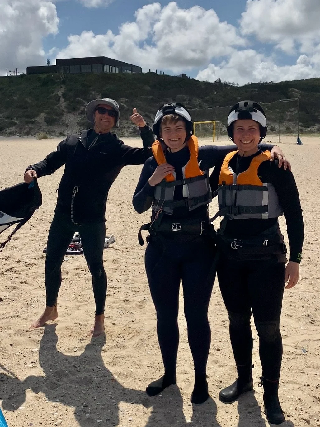 No winter break here! 😄🤙🏽

Colder outside? No worries.. That&rsquo;s perfect time to warm up your skills with a lesson! 
Our school is open all year long, book your class with @marcel_kiteboarding and enjoy the ride 🪁💨

📞 Contact us to schedule