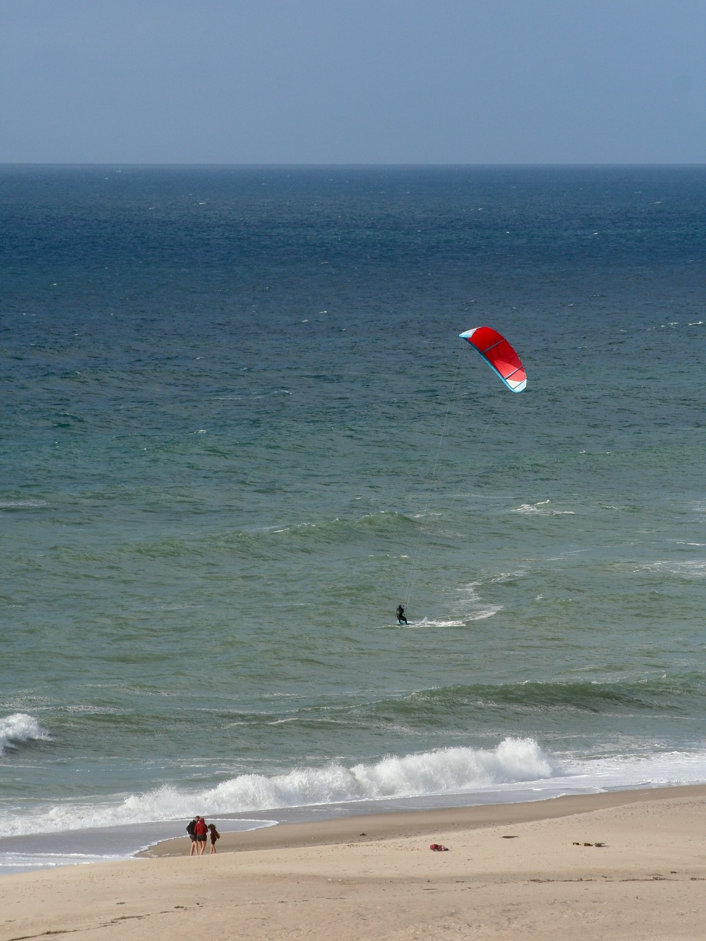 Beach days and kite waves = perfect combo! 🦋💨🌞

See you at the beach! 🥰
#kitesurfing #beach #ocean #kite #portugal #visitportugal