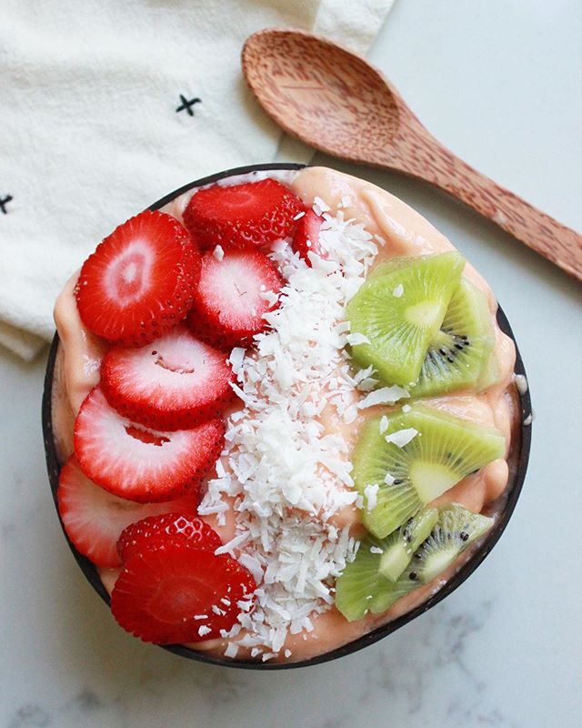 It&rsquo;s Friday! A long weekend! &ldquo;Last&rdquo; weekend of Summer! The weather is going to be amazing! We are planning on going out with a bang, but first...we smoothie bowl! 🍎🍊🍌🥕🍓🥝🥥 .
.
.
#smoothiebowls #healthyfood #healthybreakfast #h