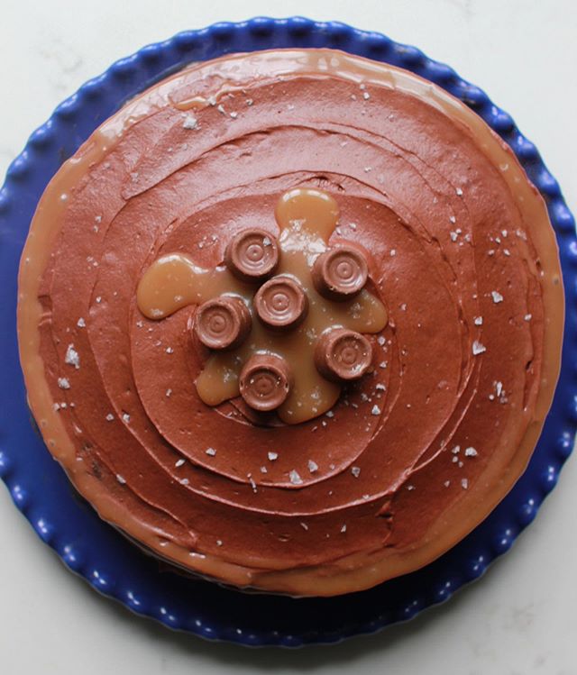 Food is my way of showing love to those around me. While I&rsquo;m not a baker, I make birthday cakes to celebrate my loved ones every year. Today we sing HAPPY BIRTHDAY to our bestie with this Rolo chocolate cake with salted caramel 🎂👯&zwj;♀️🥳
🥂