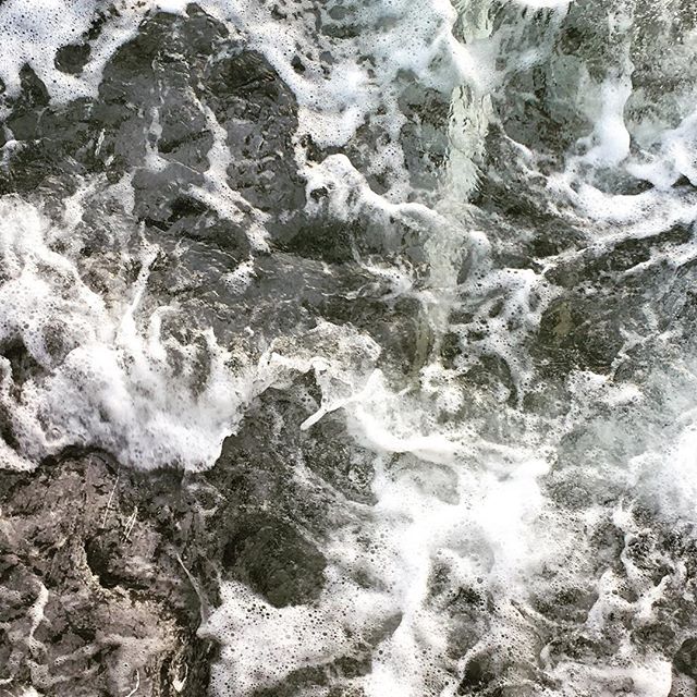 Sorry not sorry, I just have a small obsession with water and waves 🌊 Yesterday at the Aran Island of Inishmore
.
.
.
#water #abstract #art #photography #aranislands #visitaranislands #ireland #northatlanticocean #northatlantic #ocean #waves #beach 