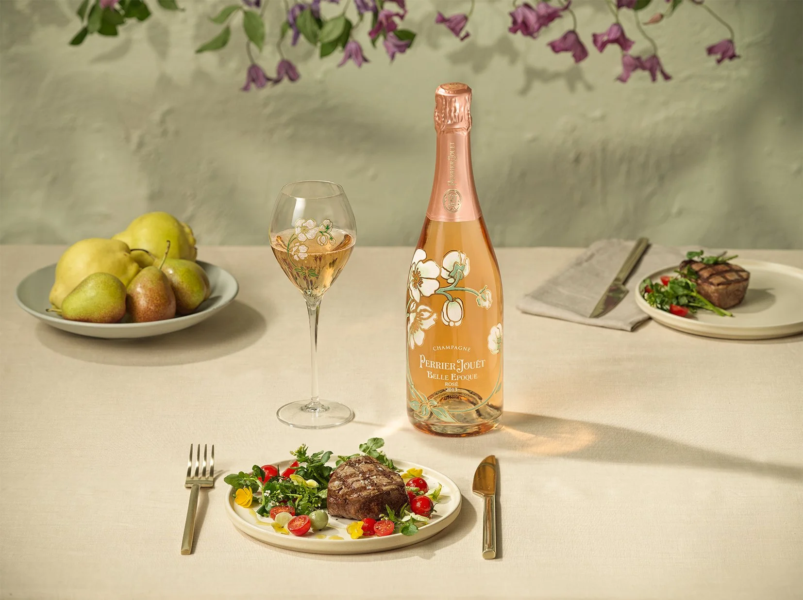 736882_FY24_PerrierJouët_YearlyKeyOccasions_Summer_1369.jpg