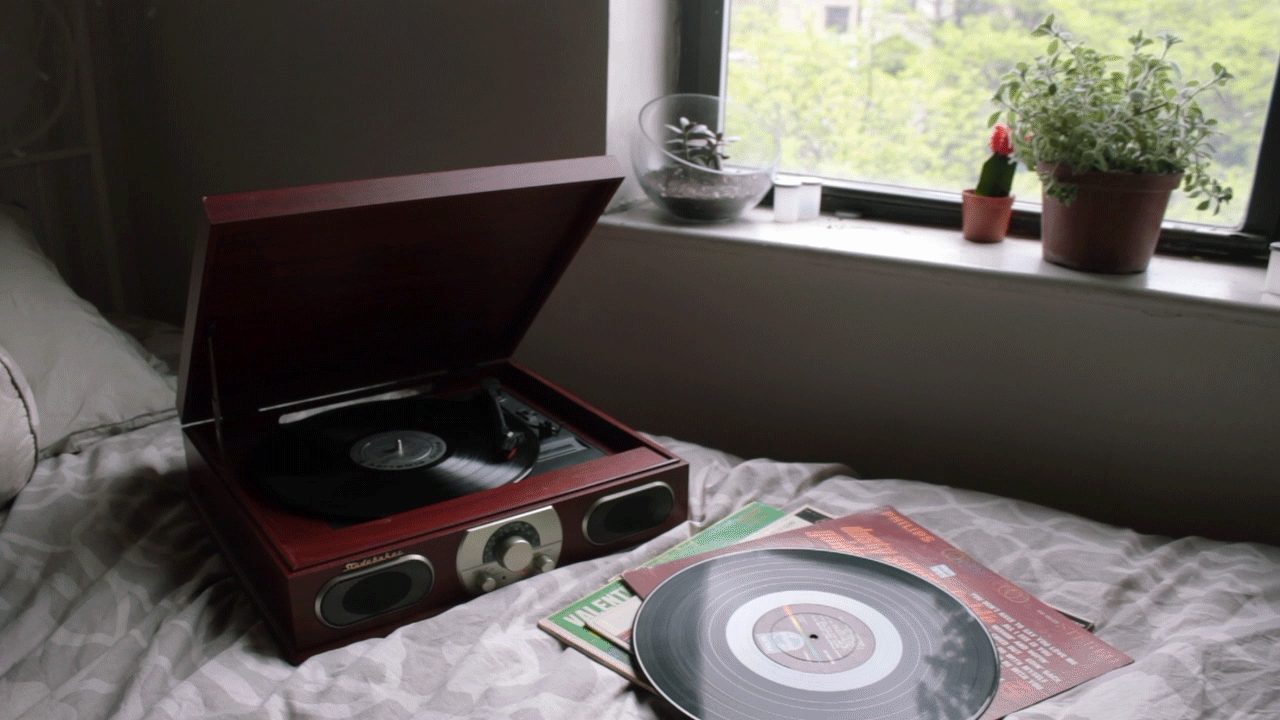 cinemagraph5_recordplayerv2.gif
