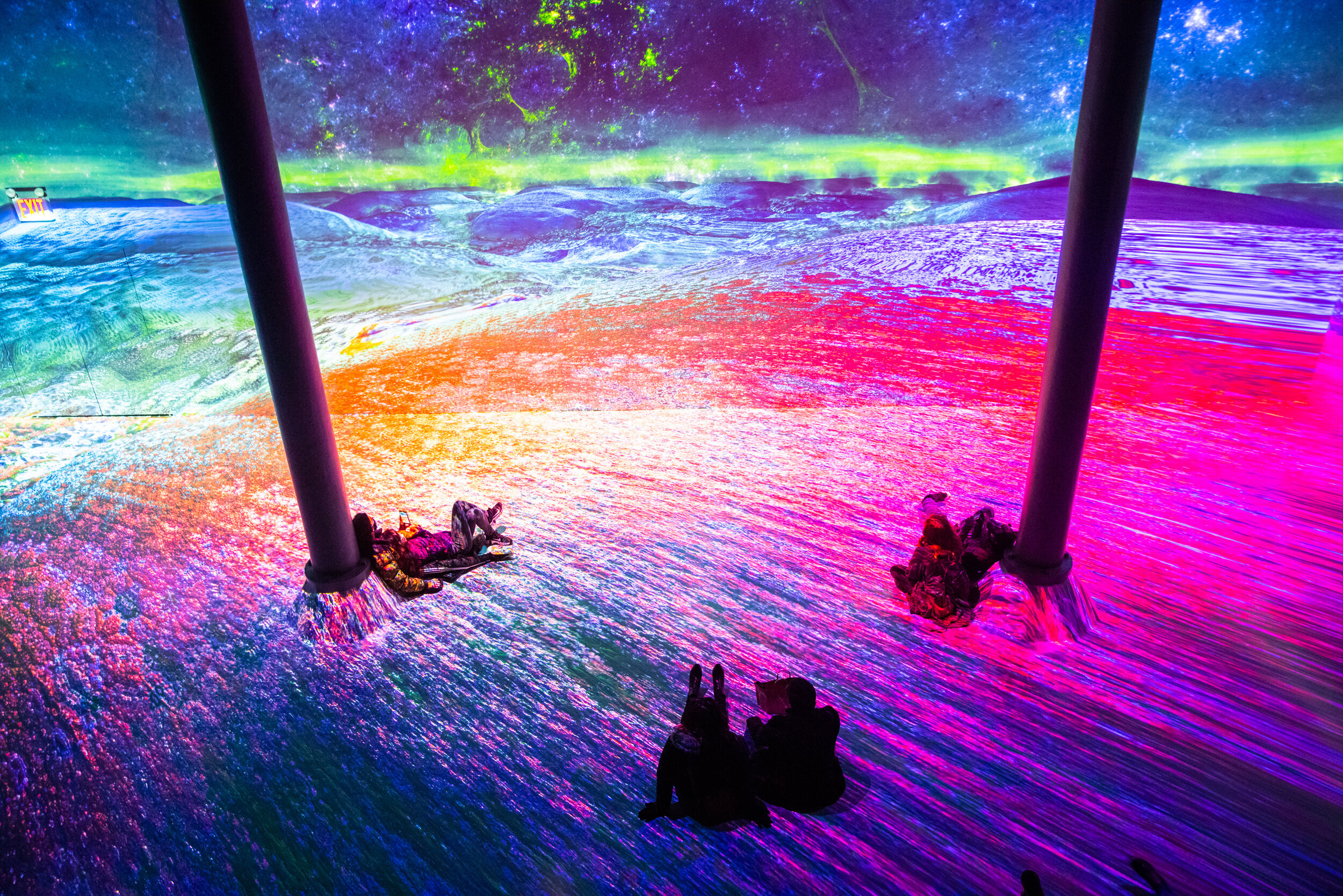  Geometric Properties, a psychedelic digital installation by Julius Horsthuis at Artechouse 