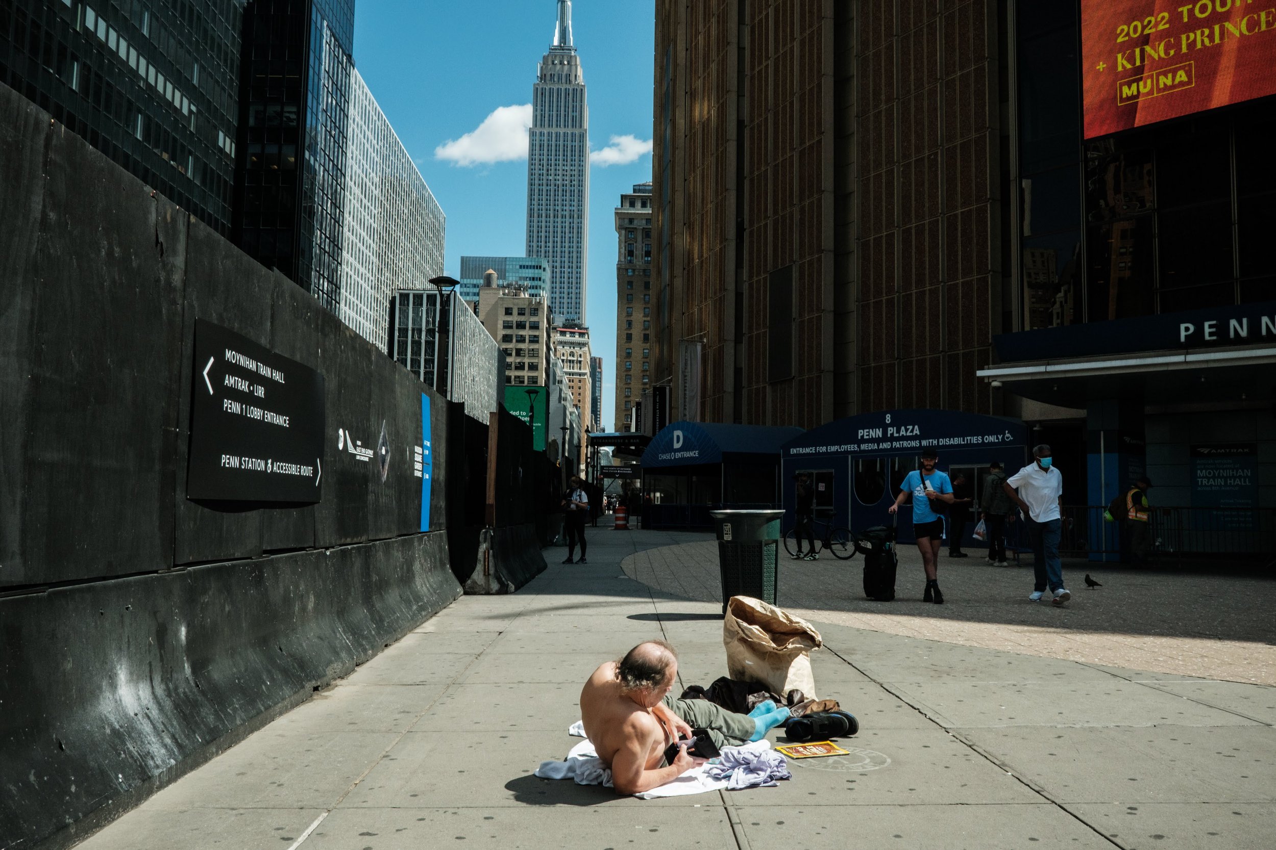 210902 Yang_NYP - Midtown Homeless-1.jpeg