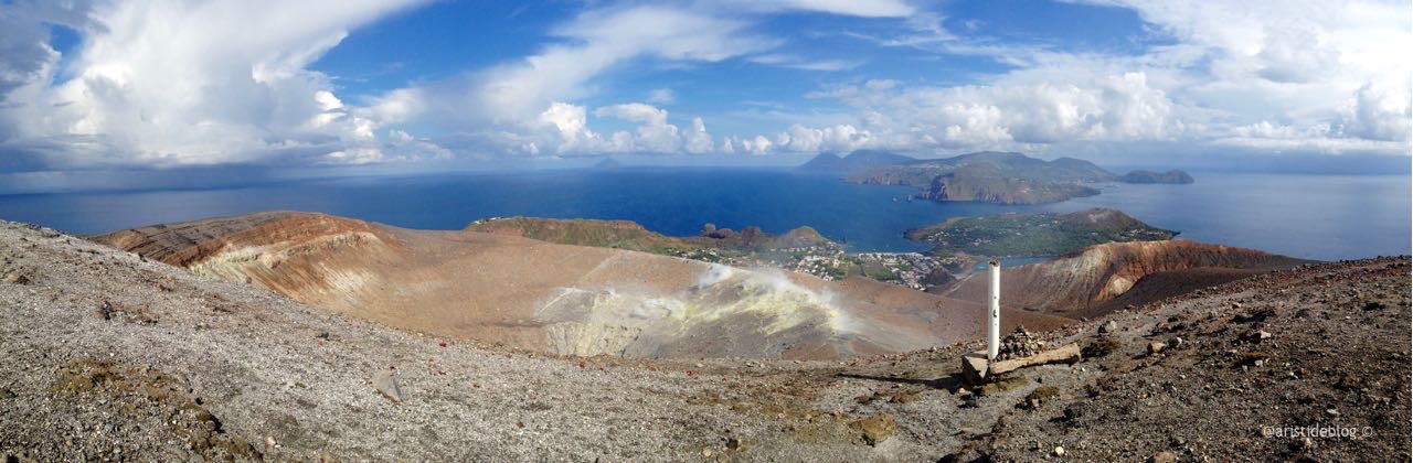 Le Isole Eolie viste dalla sommità di Vulcano