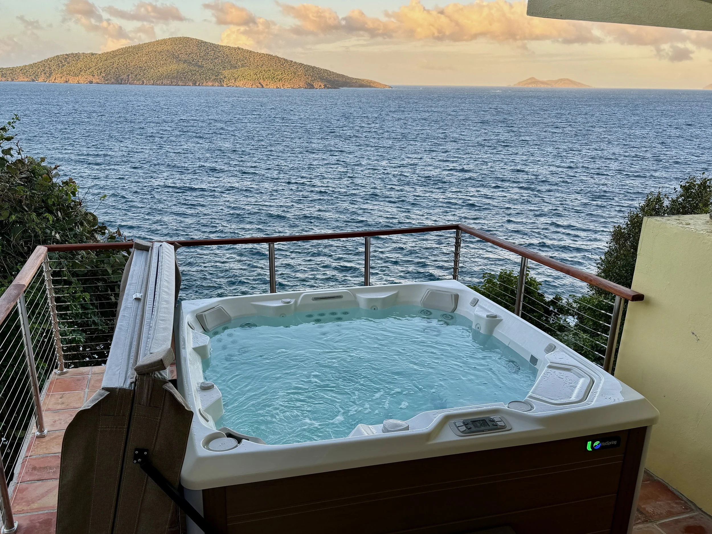 Villa Sorriso Hot Tub 1.jpg