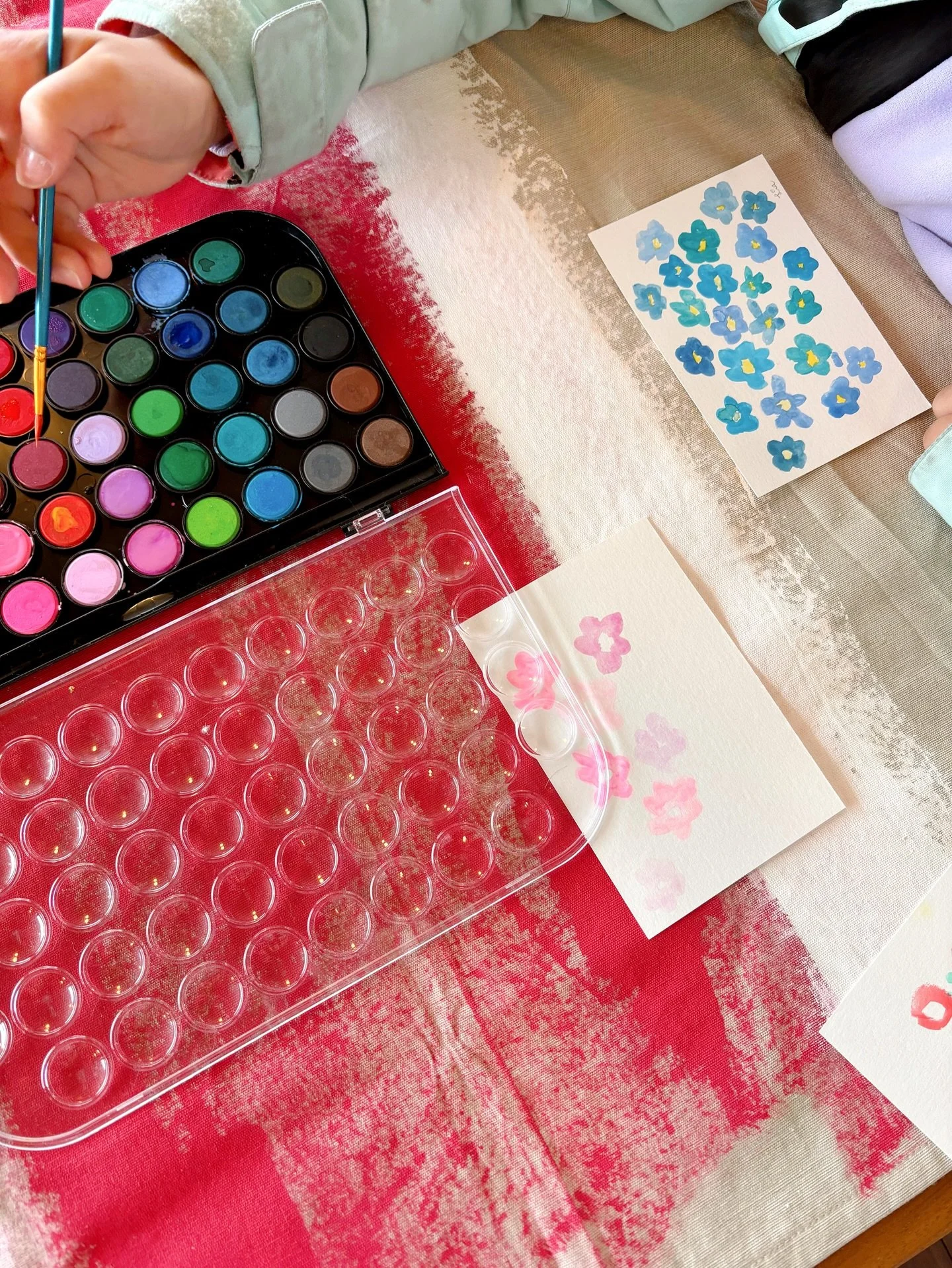 I had a great time today at Jones Beach with @maddnynjpa 🥰 so many sweet and talented kiddos (and adults!!) came to paint with me!