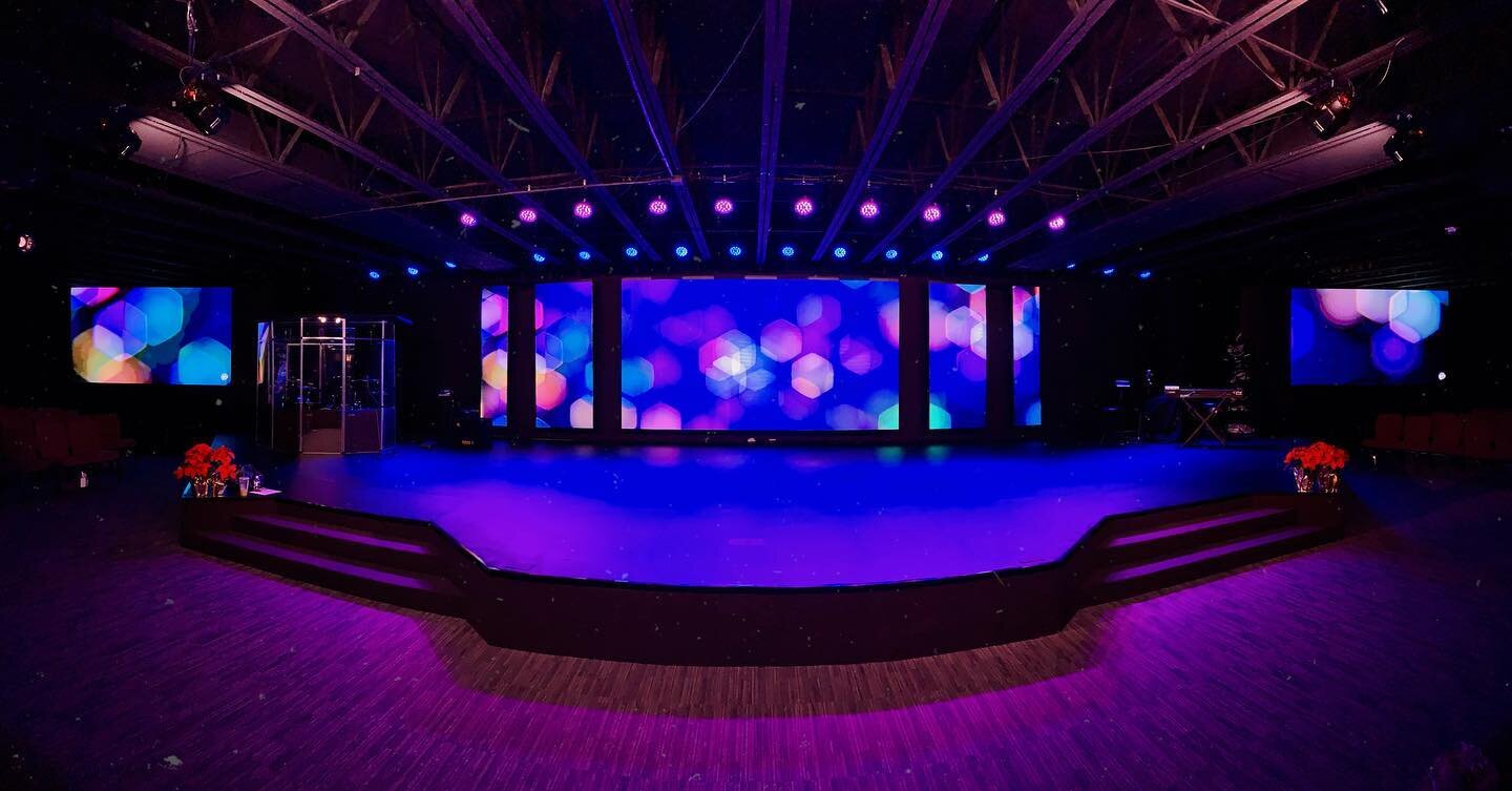 We installed three new LED walls, new stage lighting, AND did stage resurfacing for Embassy City Church in Irving, TX. Looking good! 🙌