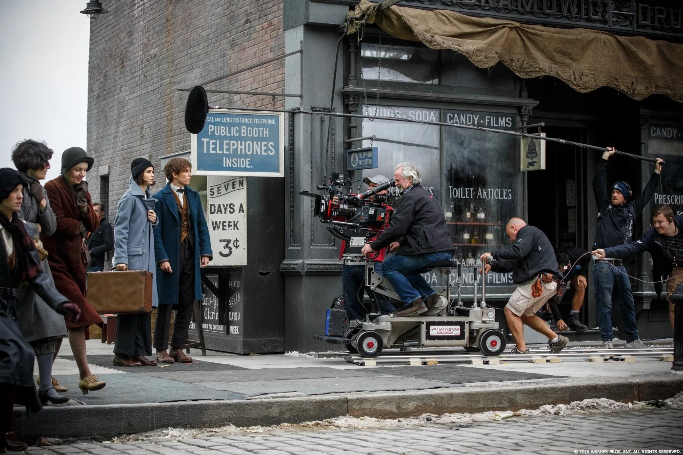 FB Behind the Clapperboard Fantastic Beasts and Where to Find Them (2016). David Yates Photo by: Jaap Buitendijk