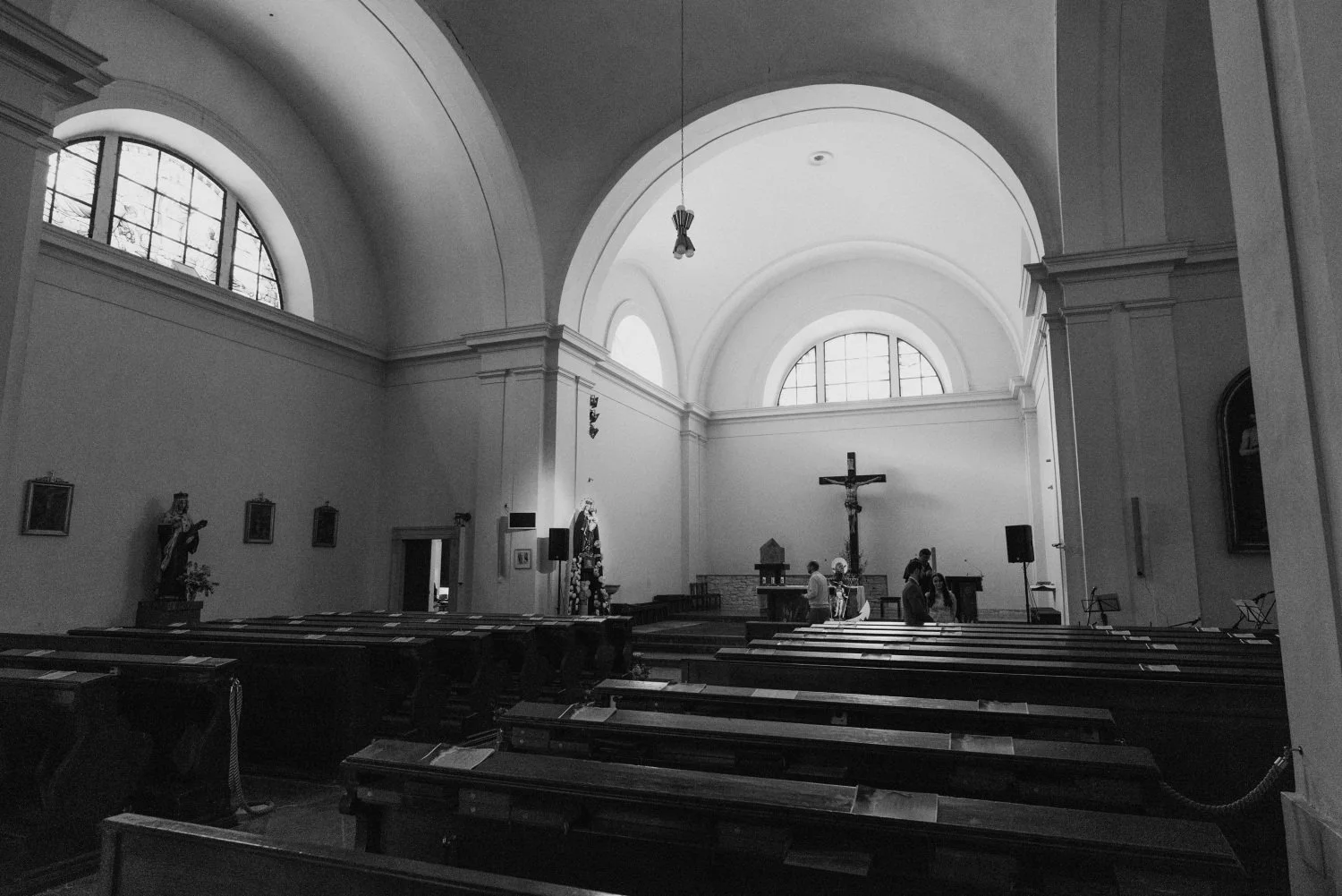 svatba_praha_leto_kostel_malina 18.jpg