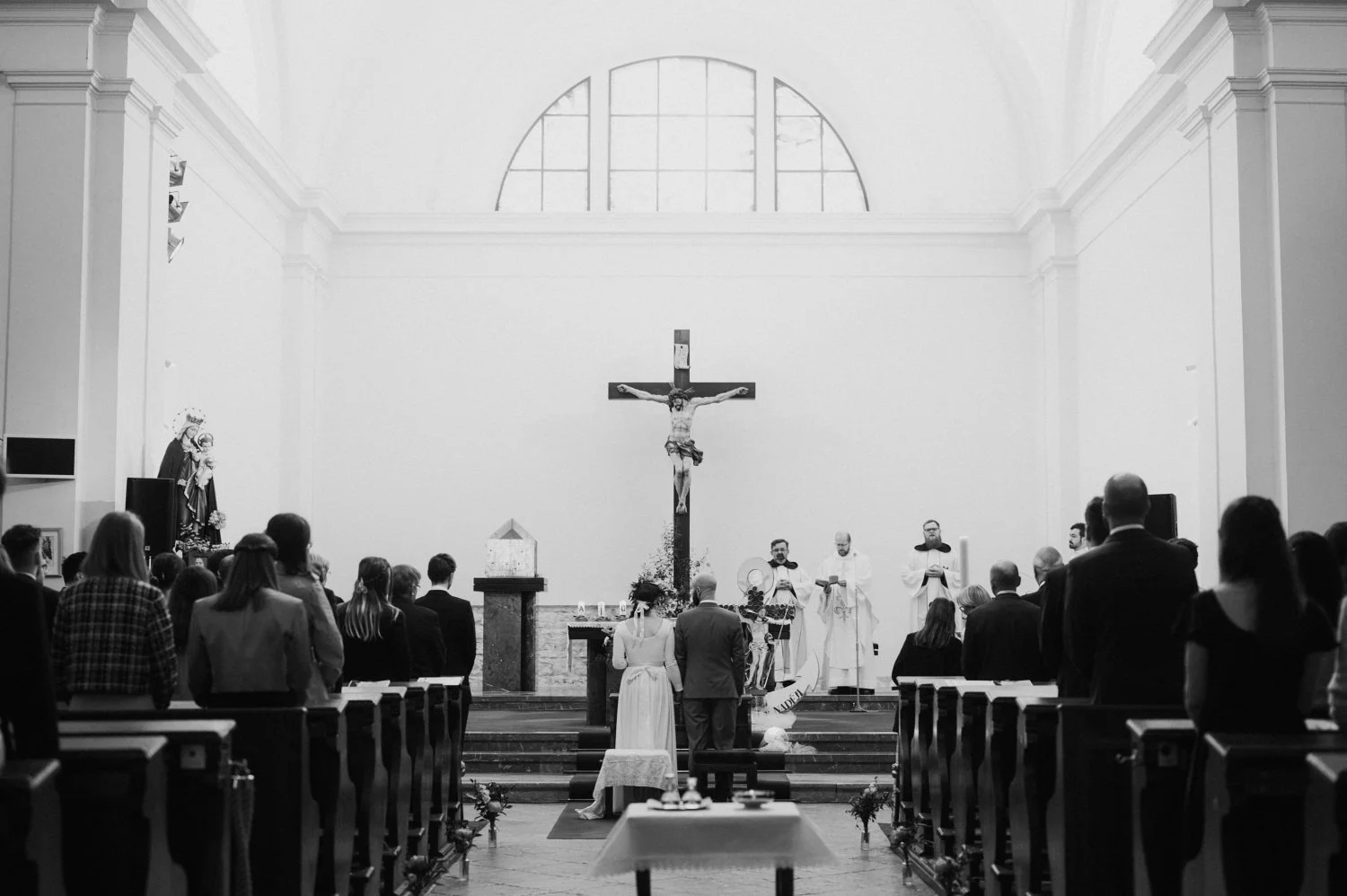 svatba_praha_leto_kostel_malina 22.jpg