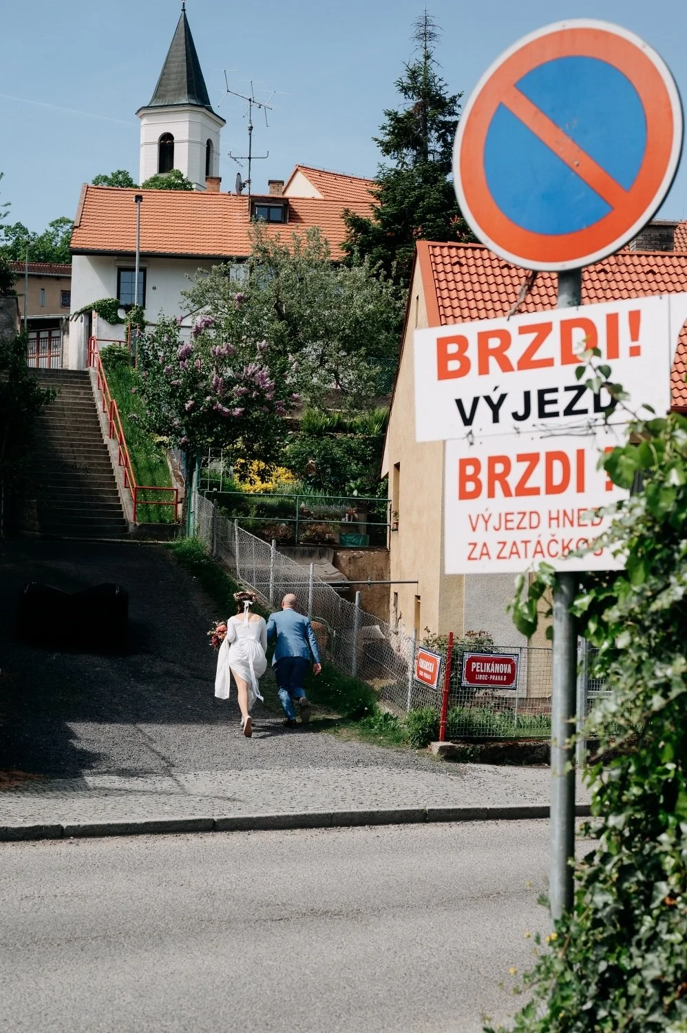 svatba_praha_leto_kostel_malina 11.jpg