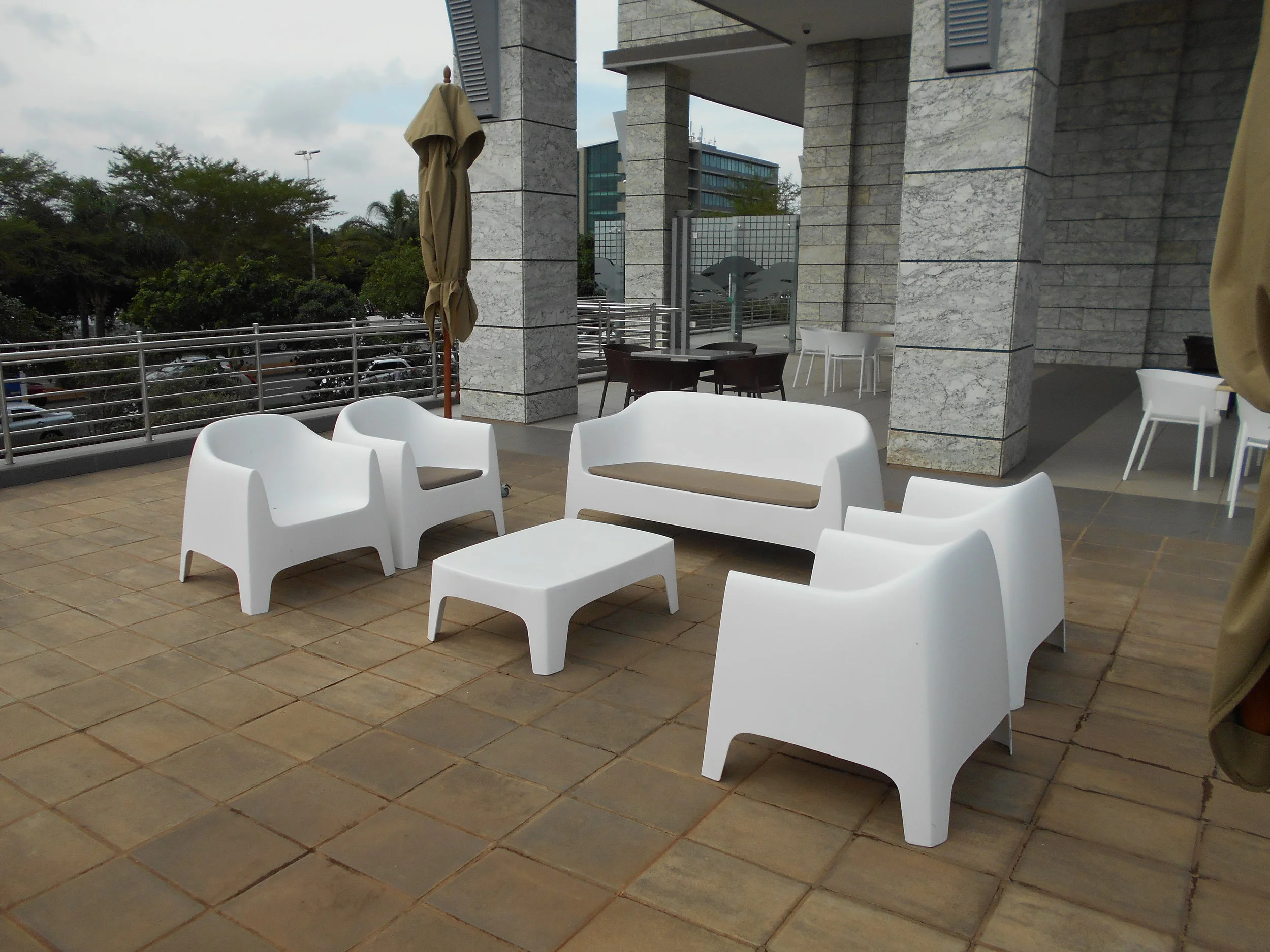 Solid_Sofa with cushion_Vondom_SOLUTIONSCMR_2.JPG