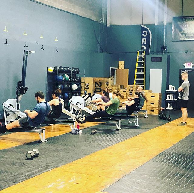 5:30 pm class getting after it, under the watchful eye of Coach Brent!
#crossfit #crossfitmantra #concept2rower